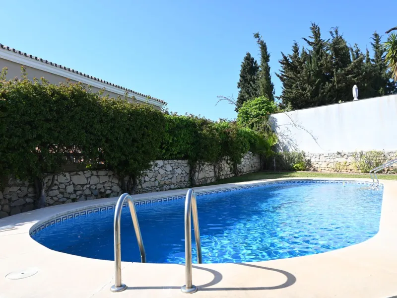 Discover this charming villa in excellent condition, located in one of the most peaceful and sought-after areas of Mijas. A bright, spacious home perfectly designed to enjoy Mediterranean living.