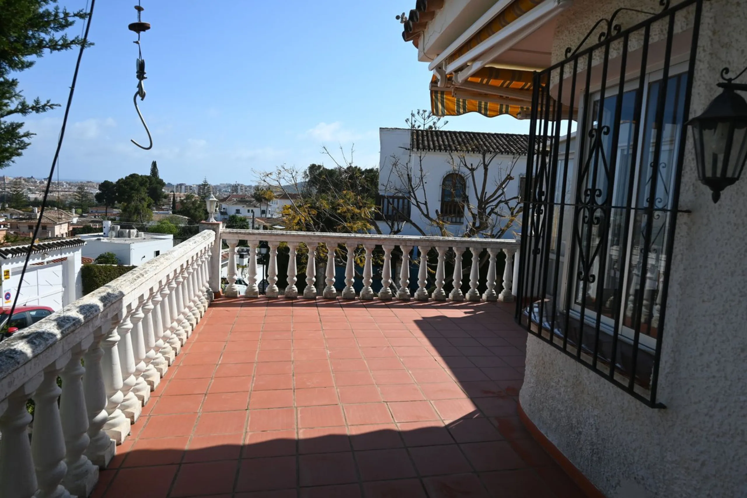 Discover this charming villa in excellent condition, located in one of the most peaceful and sought-after areas of Mijas. A bright, spacious home perfectly designed to enjoy Mediterranean living.