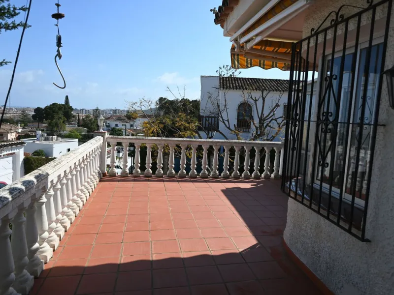 Discover this charming villa in excellent condition, located in one of the most peaceful and sought-after areas of Mijas. A bright, spacious home perfectly designed to enjoy Mediterranean living.