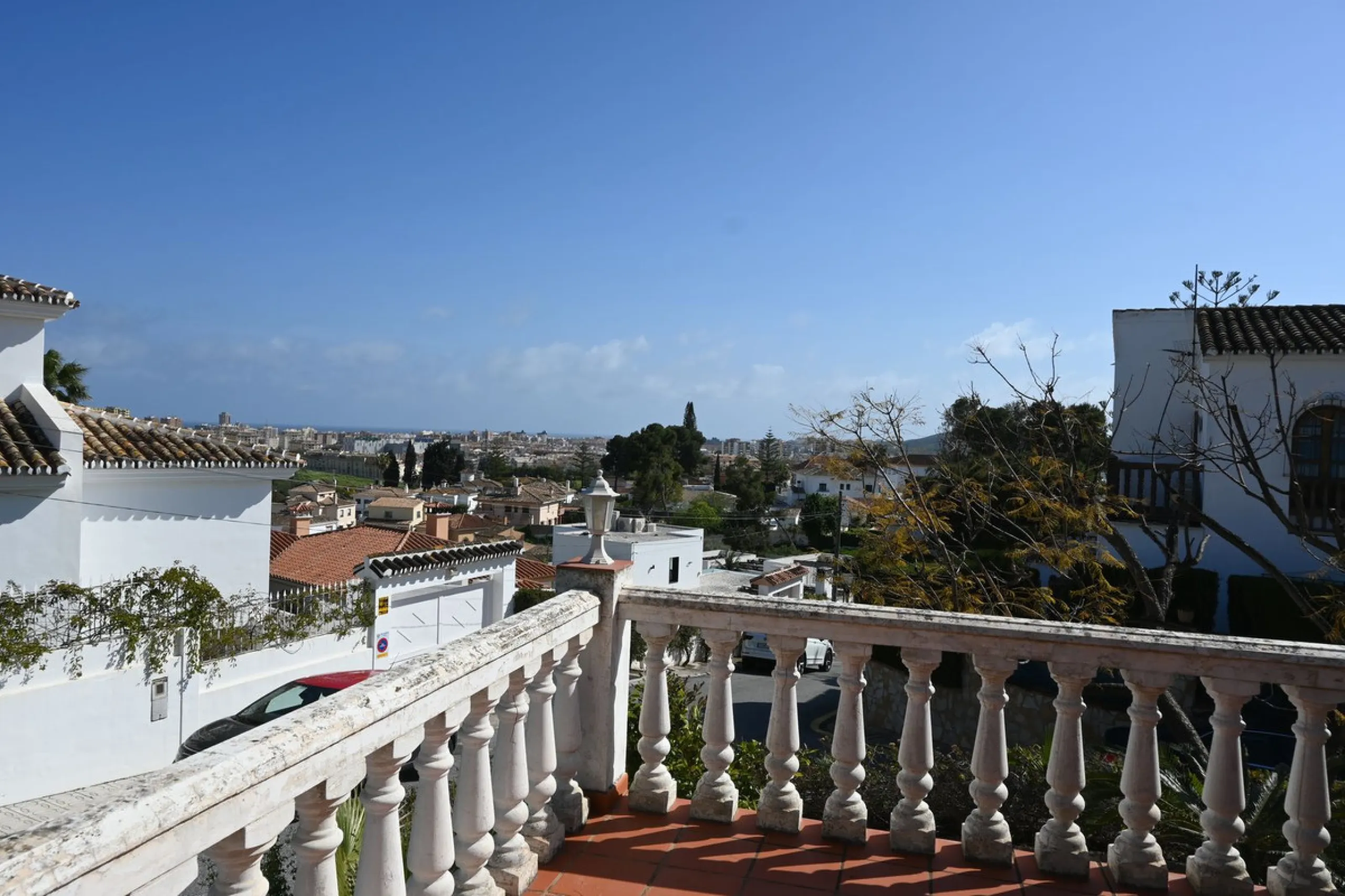Discover this charming villa in excellent condition, located in one of the most peaceful and sought-after areas of Mijas. A bright, spacious home perfectly designed to enjoy Mediterranean living.