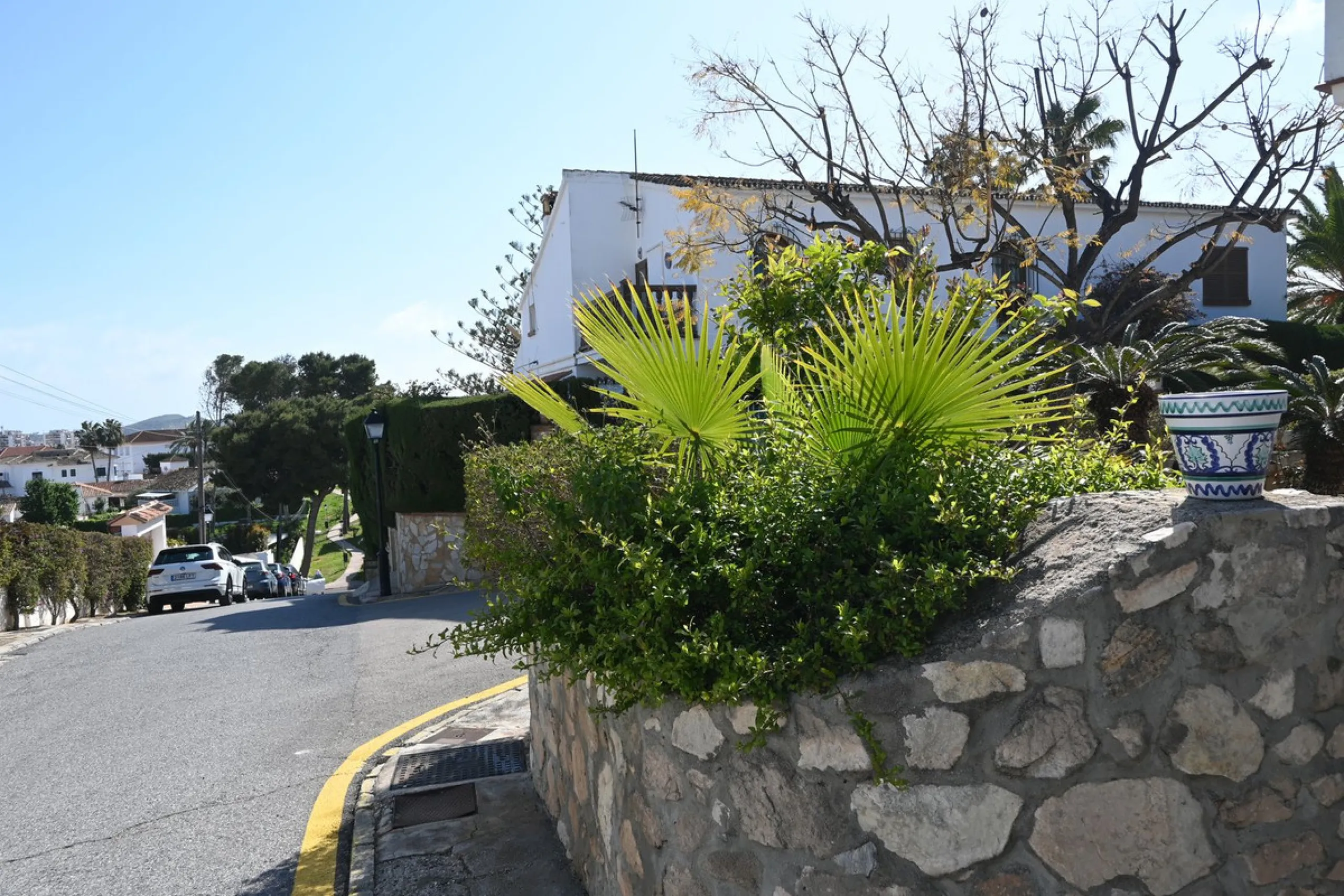 Discover this charming villa in excellent condition, located in one of the most peaceful and sought-after areas of Mijas. A bright, spacious home perfectly designed to enjoy Mediterranean living.