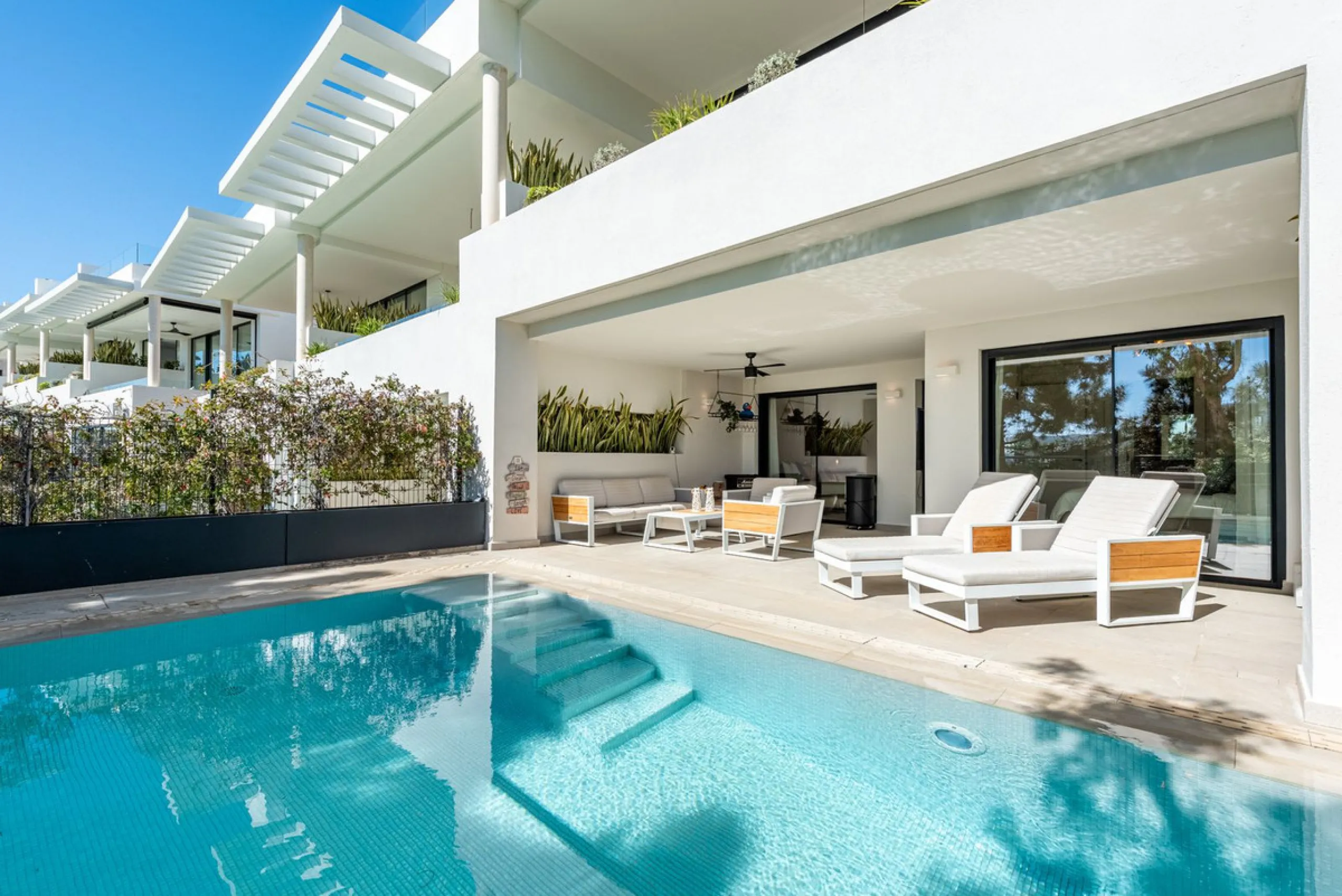 Modern and exclusive townhouse built in 2020, with a design and interior that truly make it stand out in the area.