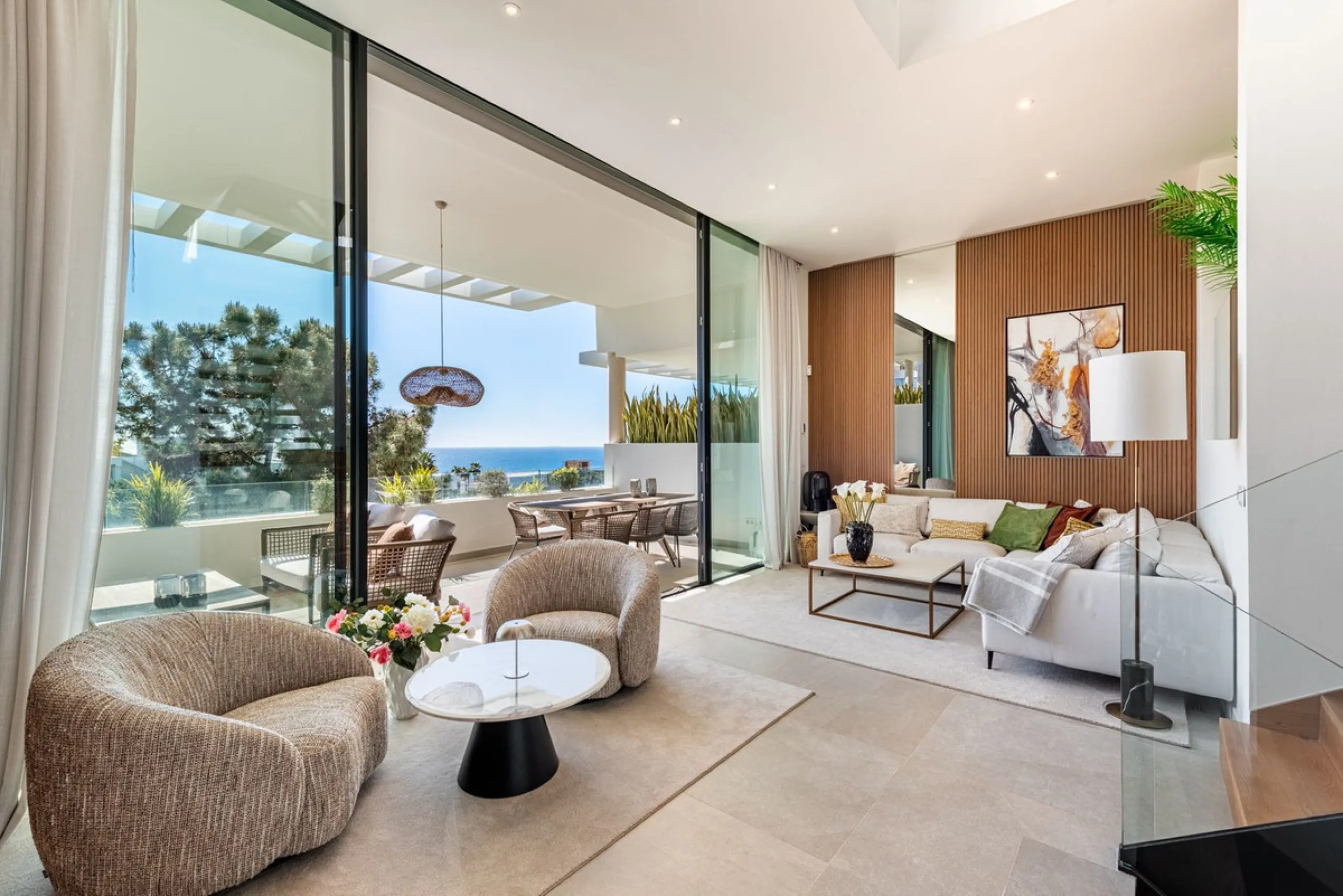Modern and exclusive townhouse built in 2020, with a design and interior that truly make it stand out in the area.