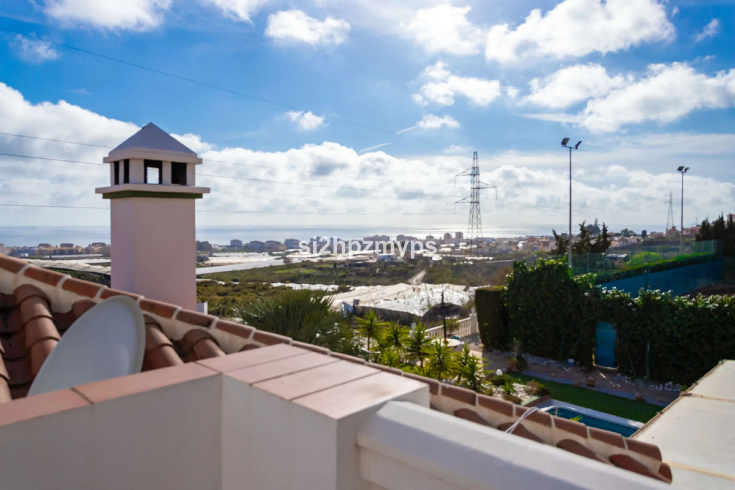 Große Villa in Torrox mit Tennisplatz und guten Geschäftsmöglichkeiten