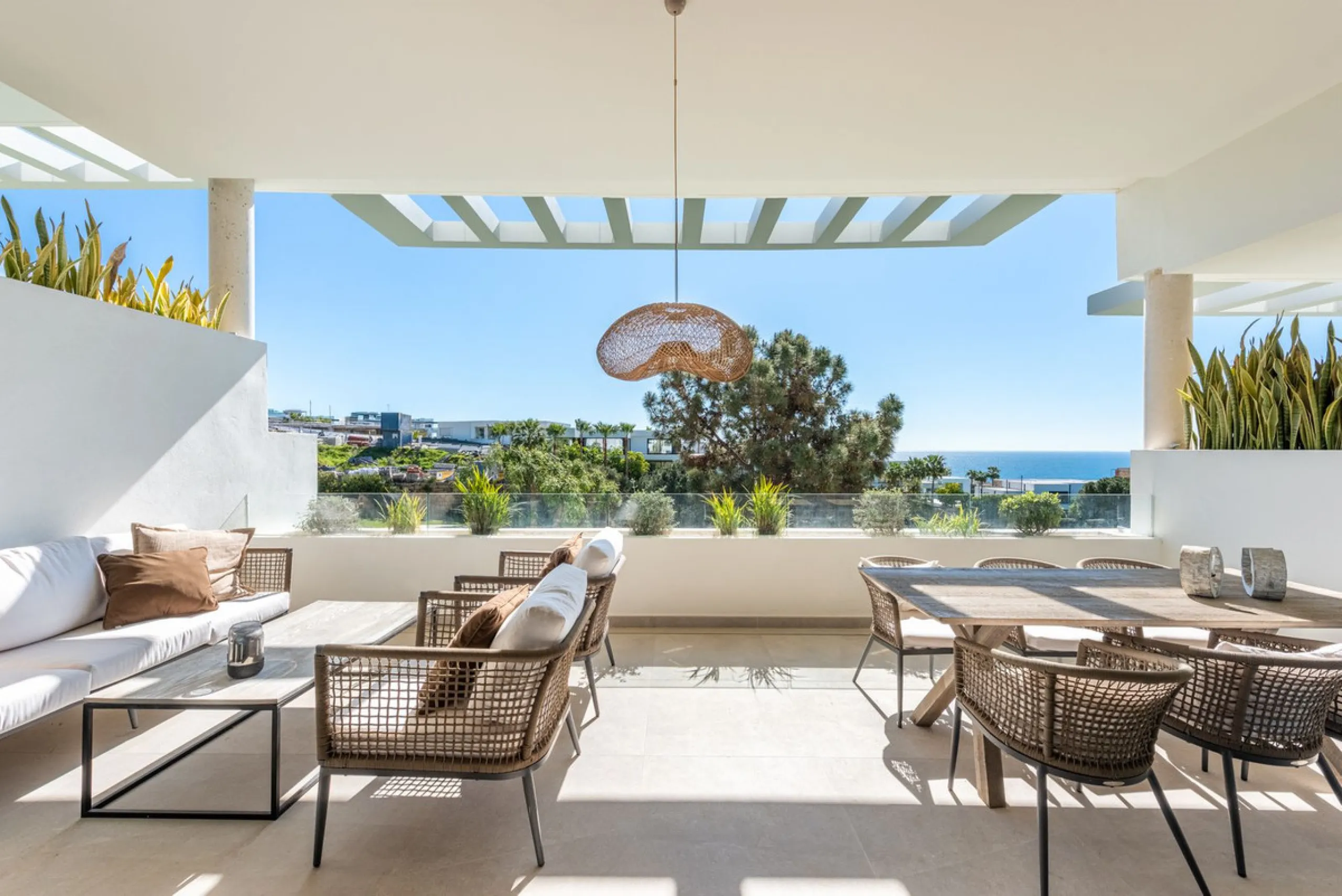 Modern and exclusive townhouse built in 2020, with a design and interior that truly make it stand out in the area.