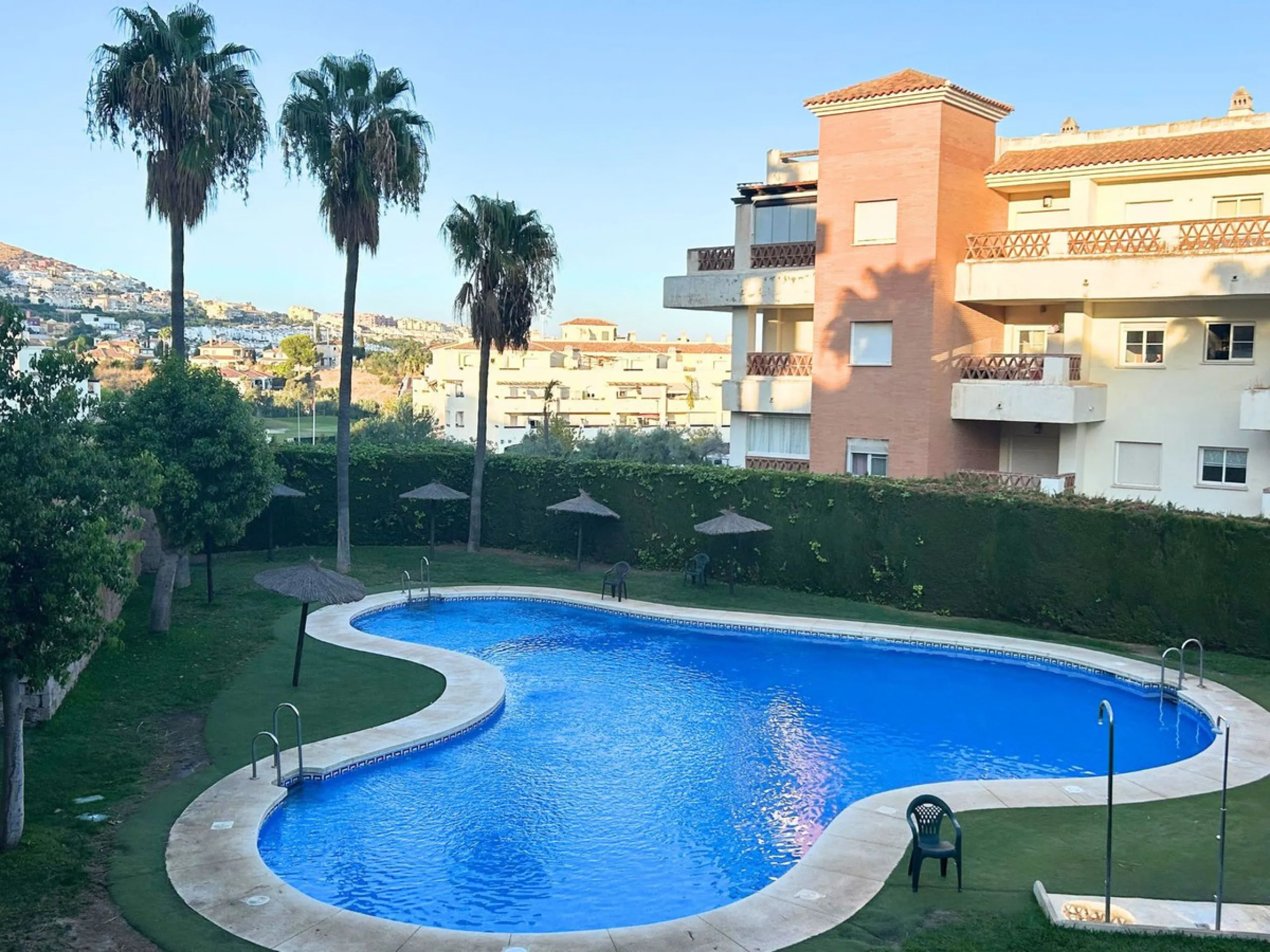 Ground floor with large terrace and golf views in Arenal Golf – Benalmádena