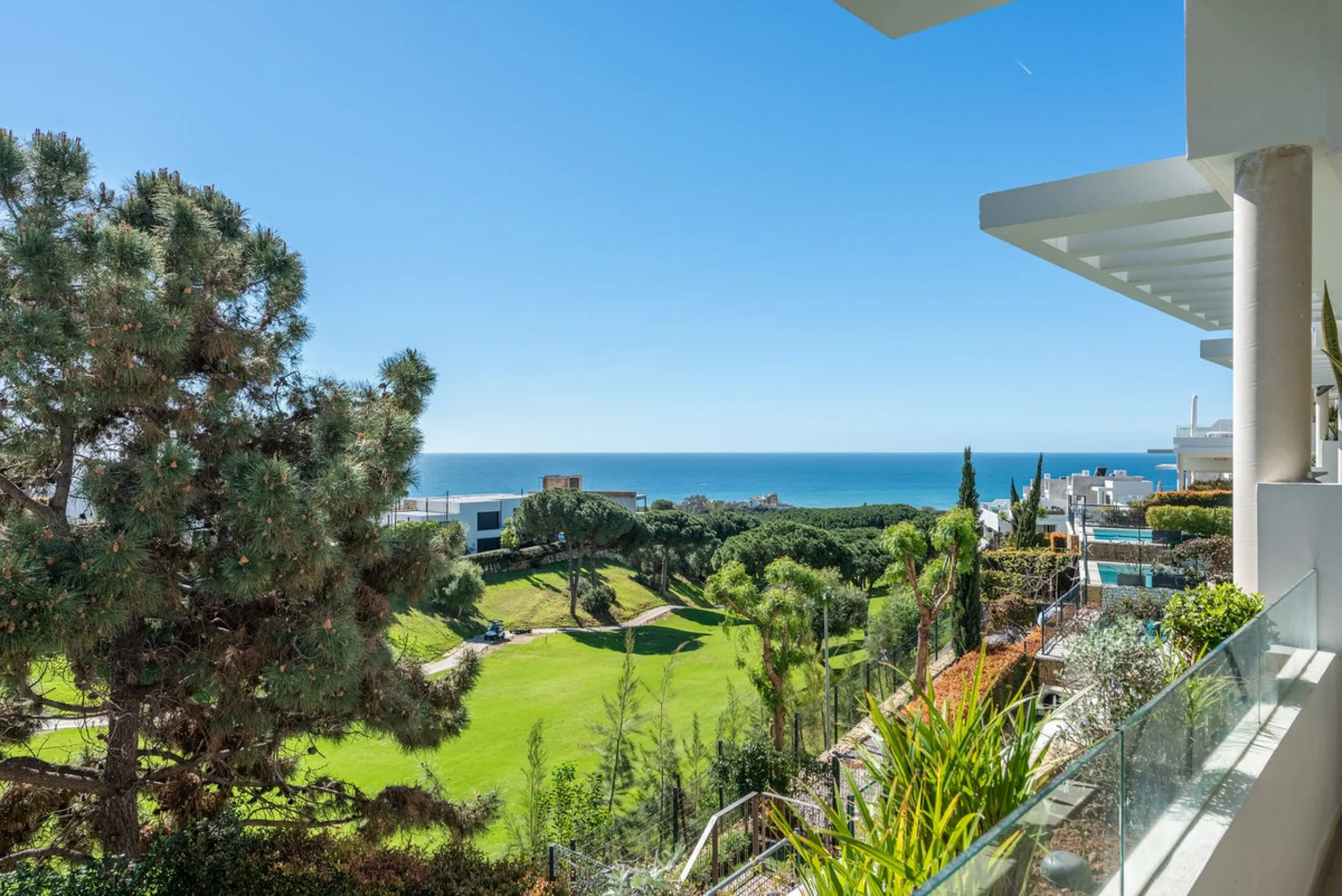 Modern and exclusive townhouse built in 2020, with a design and interior that truly make it stand out in the area.