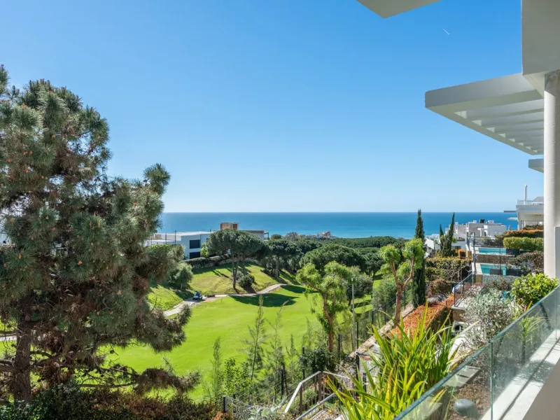 Modern and exclusive townhouse built in 2020, with a design and interior that truly make it stand out in the area.