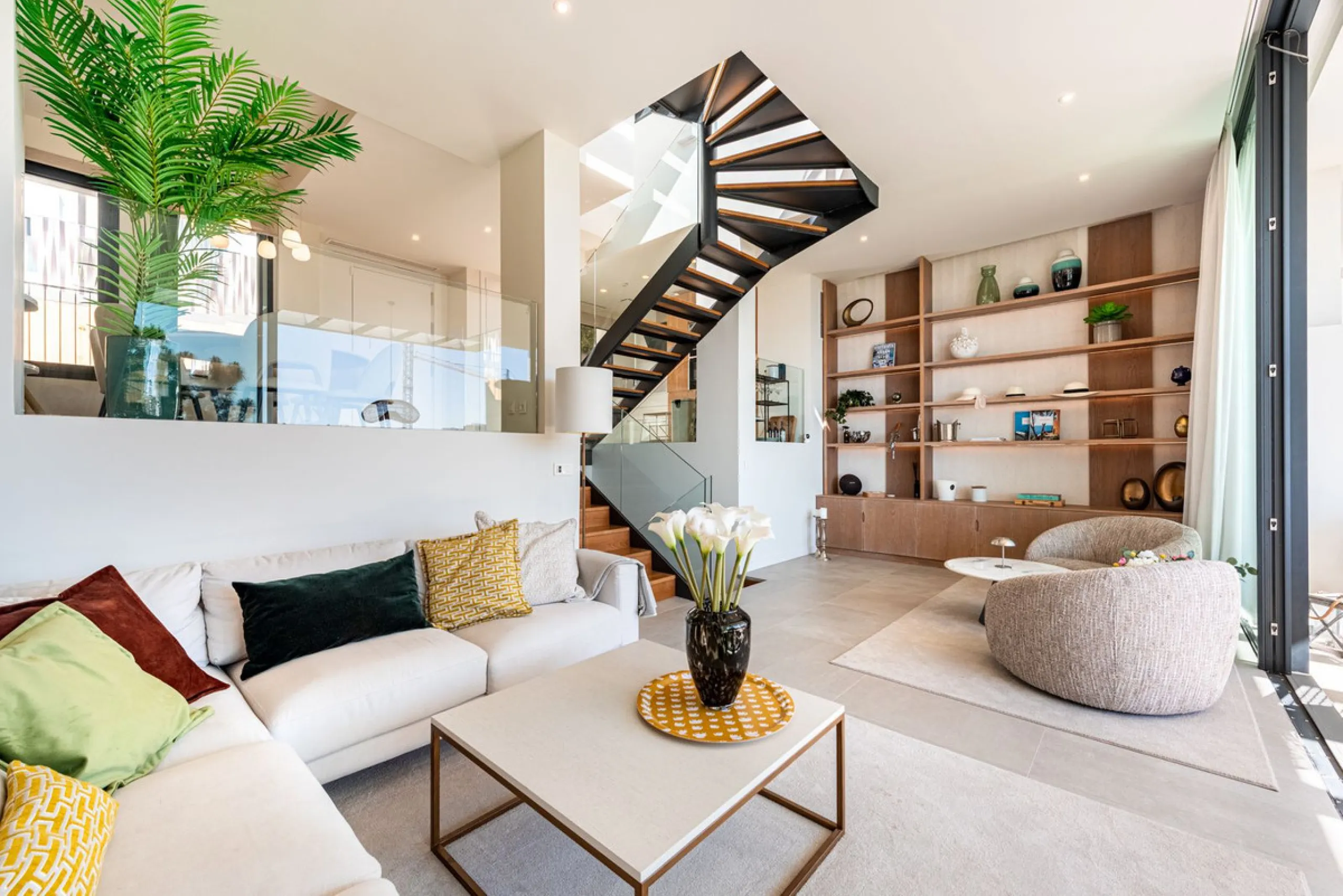 Modern and exclusive townhouse built in 2020, with a design and interior that truly make it stand out in the area.