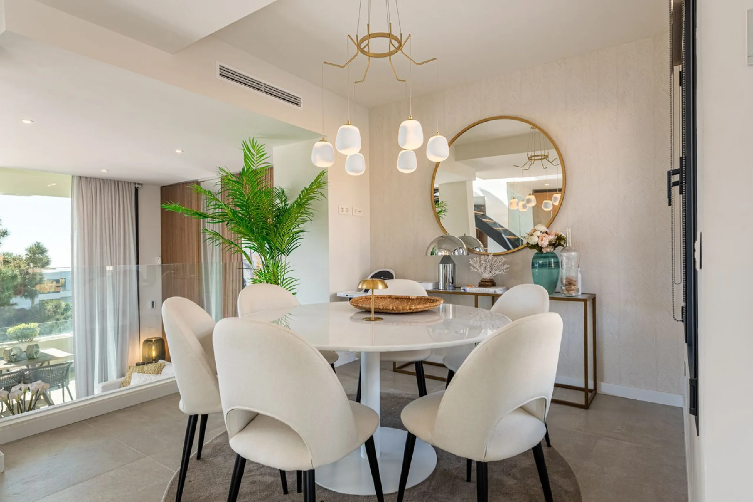 Modern and exclusive townhouse built in 2020, with a design and interior that truly make it stand out in the area.