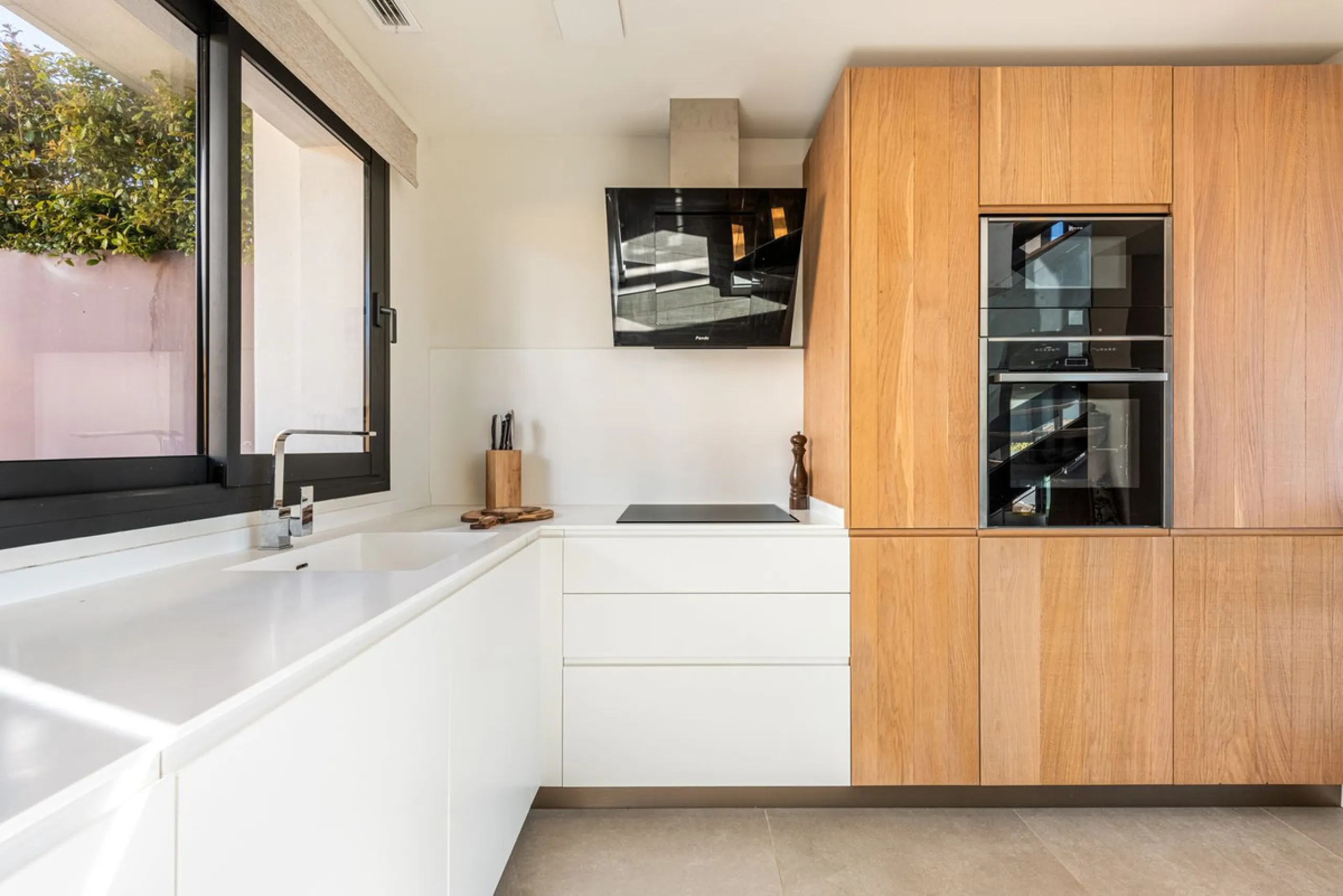 Modern and exclusive townhouse built in 2020, with a design and interior that truly make it stand out in the area.