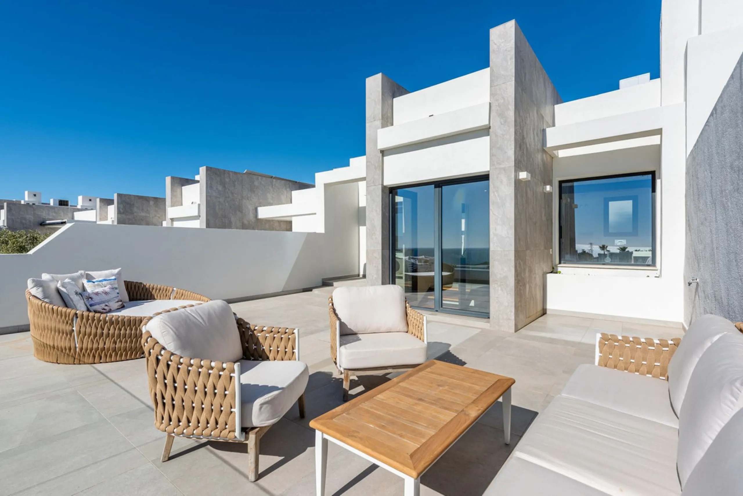 Modern and exclusive townhouse built in 2020, with a design and interior that truly make it stand out in the area.