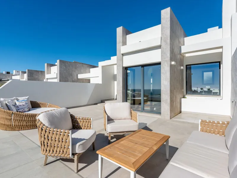 Modern and exclusive townhouse built in 2020, with a design and interior that truly make it stand out in the area.