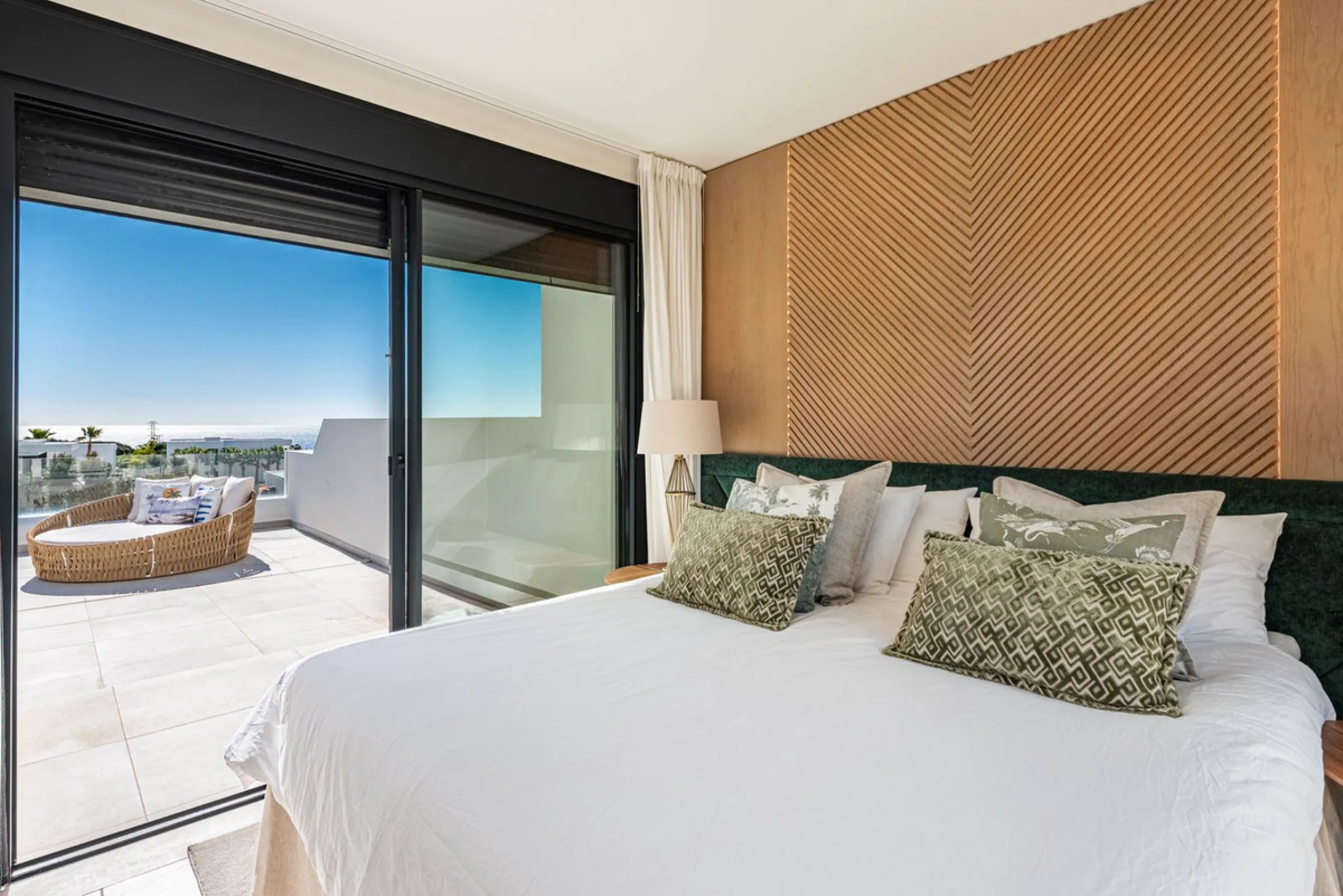 Modern and exclusive townhouse built in 2020, with a design and interior that truly make it stand out in the area.