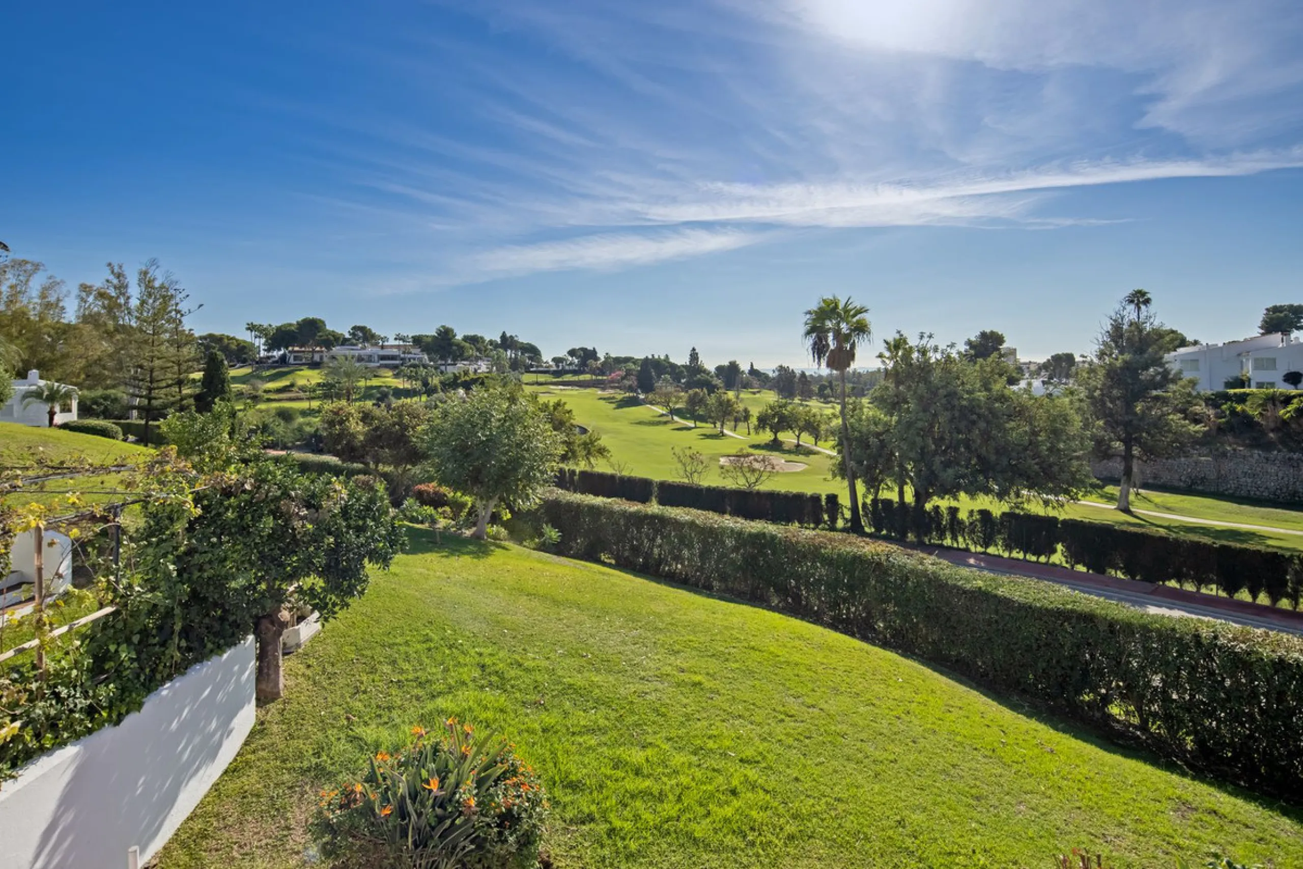 House - Semi-Detached House в продаже в Marbella, Málaga. В доме 4 спален и 4 ванных комнат. Площадь дома 141 м²
