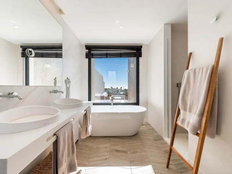 Modern and exclusive townhouse built in 2020, with a design and interior that truly make it stand out in the area.