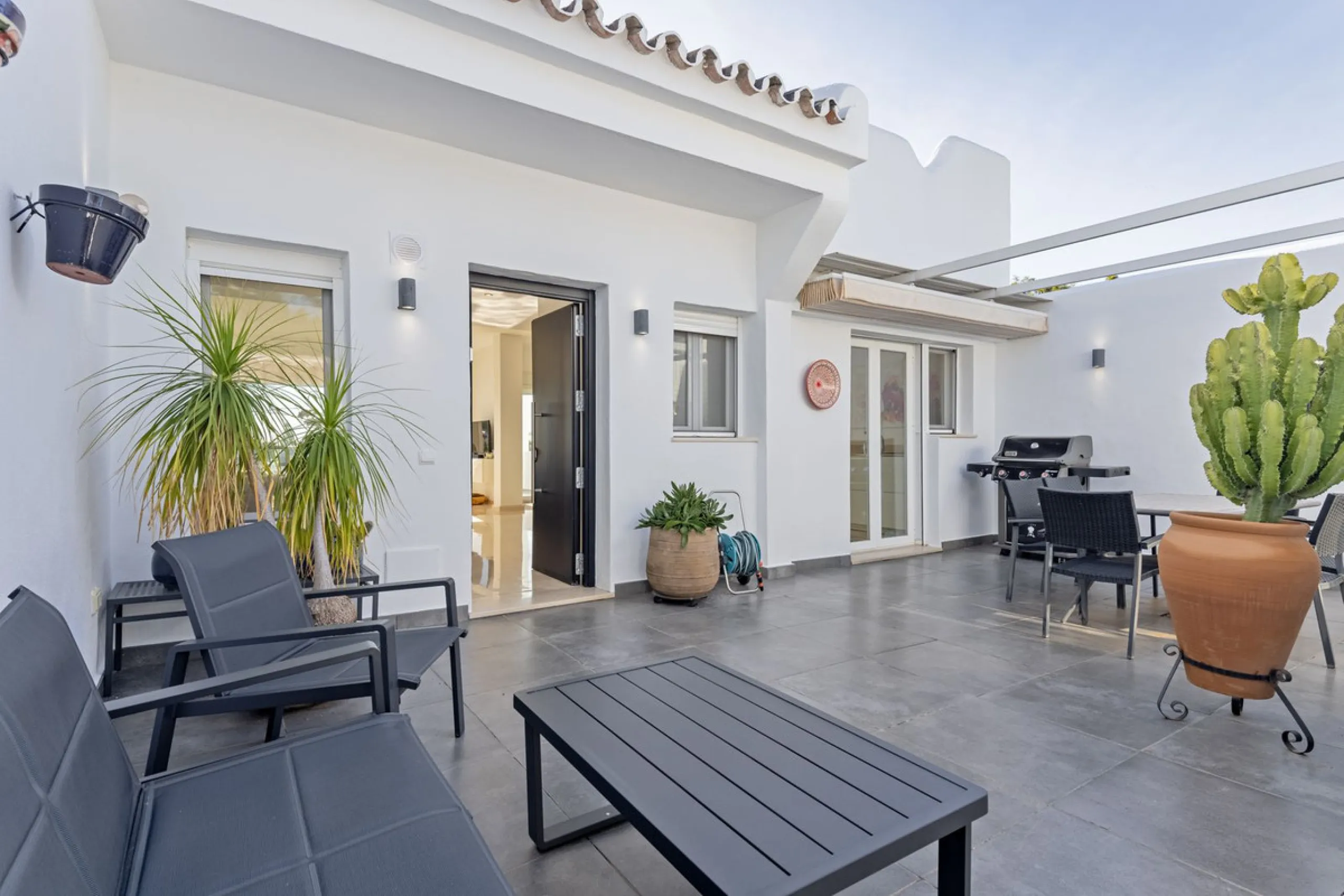 House - Semi-Detached House в продаже в Marbella, Málaga. В доме 4 спален и 4 ванных комнат. Площадь дома 141 м²