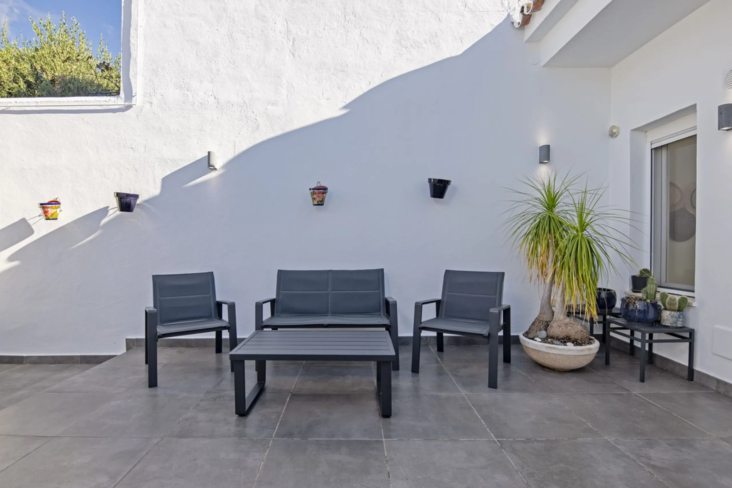House - Semi-Detached House в продаже в Marbella, Málaga. В доме 4 спален и 4 ванных комнат. Площадь дома 141 м²
