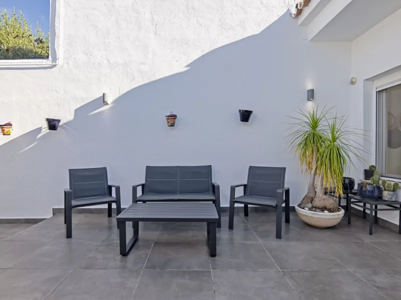 House - Semi-Detached House в продаже в Marbella, Málaga. В доме 4 спален и 4 ванных комнат. Площадь дома 141 м²