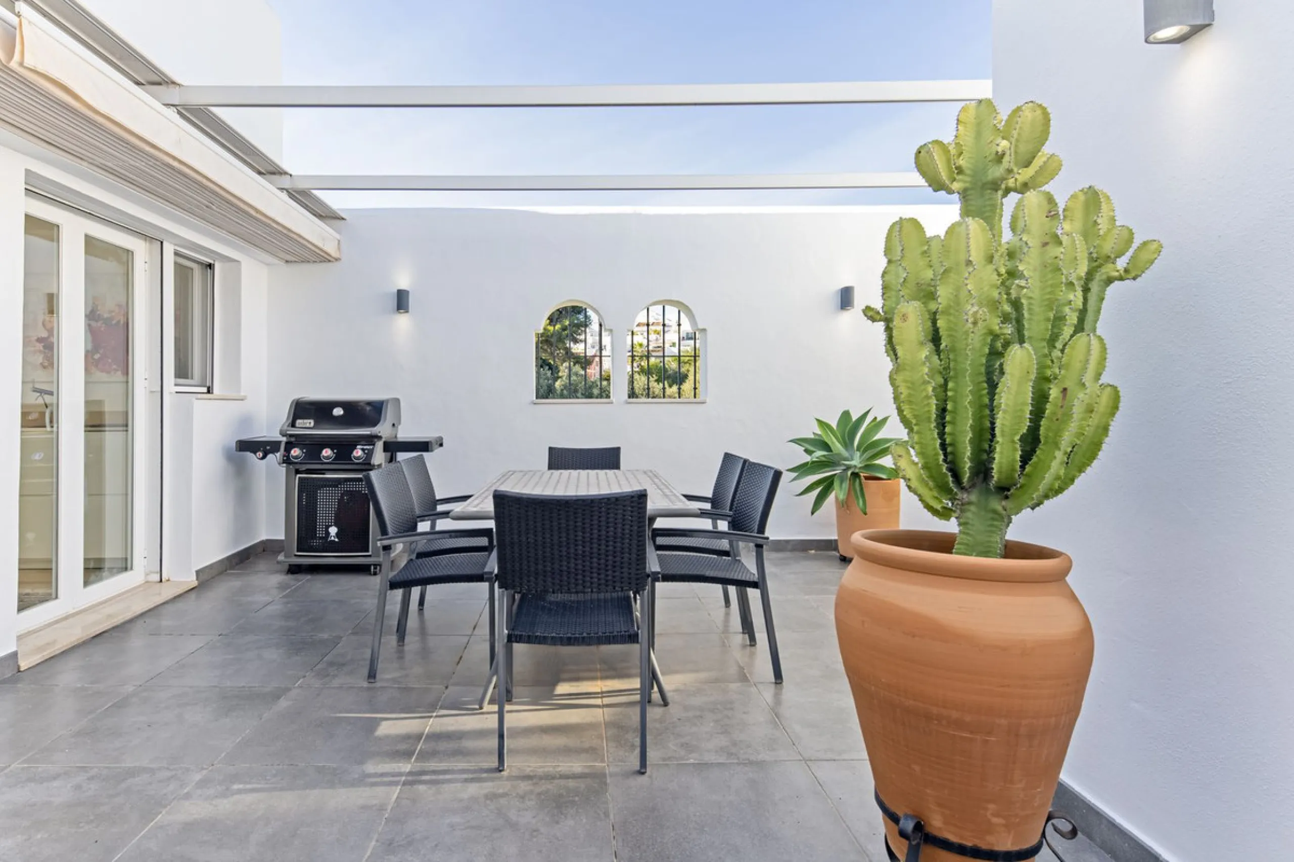 House - Semi-Detached House в продаже в Marbella, Málaga. В доме 4 спален и 4 ванных комнат. Площадь дома 141 м²