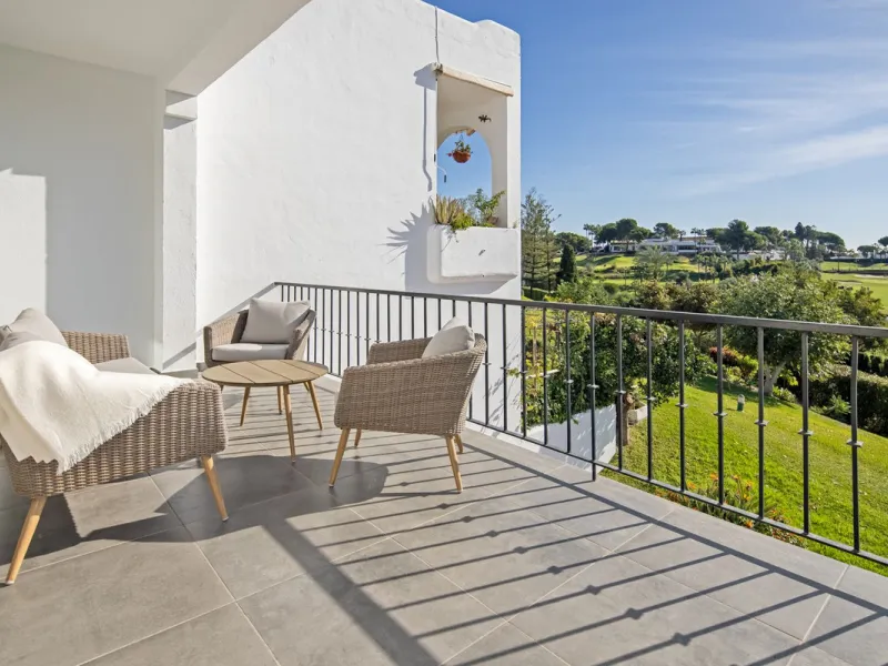House - Semi-Detached House в продаже в Marbella, Málaga. В доме 4 спален и 4 ванных комнат. Площадь дома 141 м²