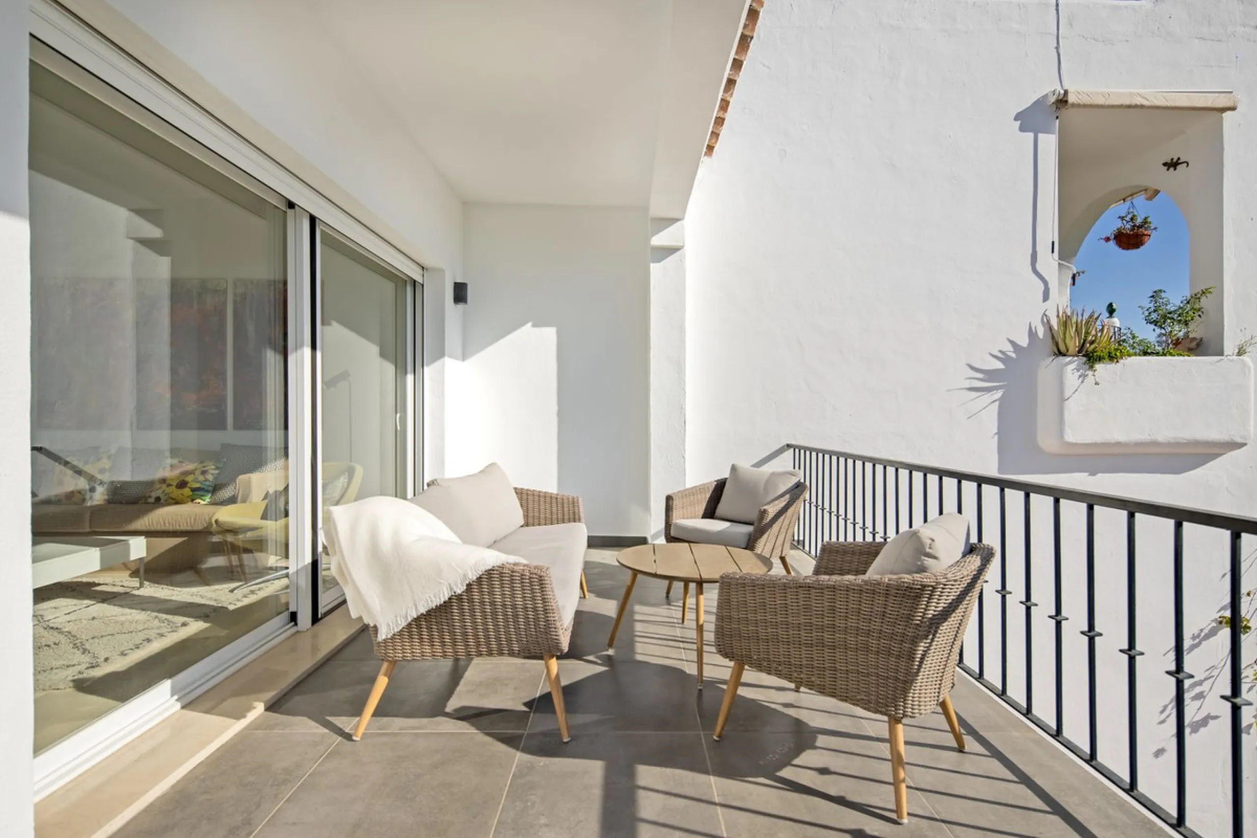 House - Semi-Detached House в продаже в Marbella, Málaga. В доме 4 спален и 4 ванных комнат. Площадь дома 141 м²