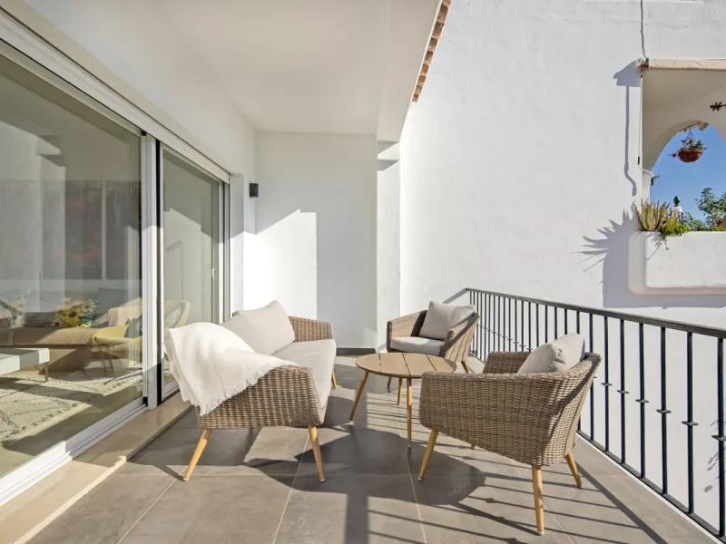 House - Semi-Detached House в продаже в Marbella, Málaga. В доме 4 спален и 4 ванных комнат. Площадь дома 141 м²
