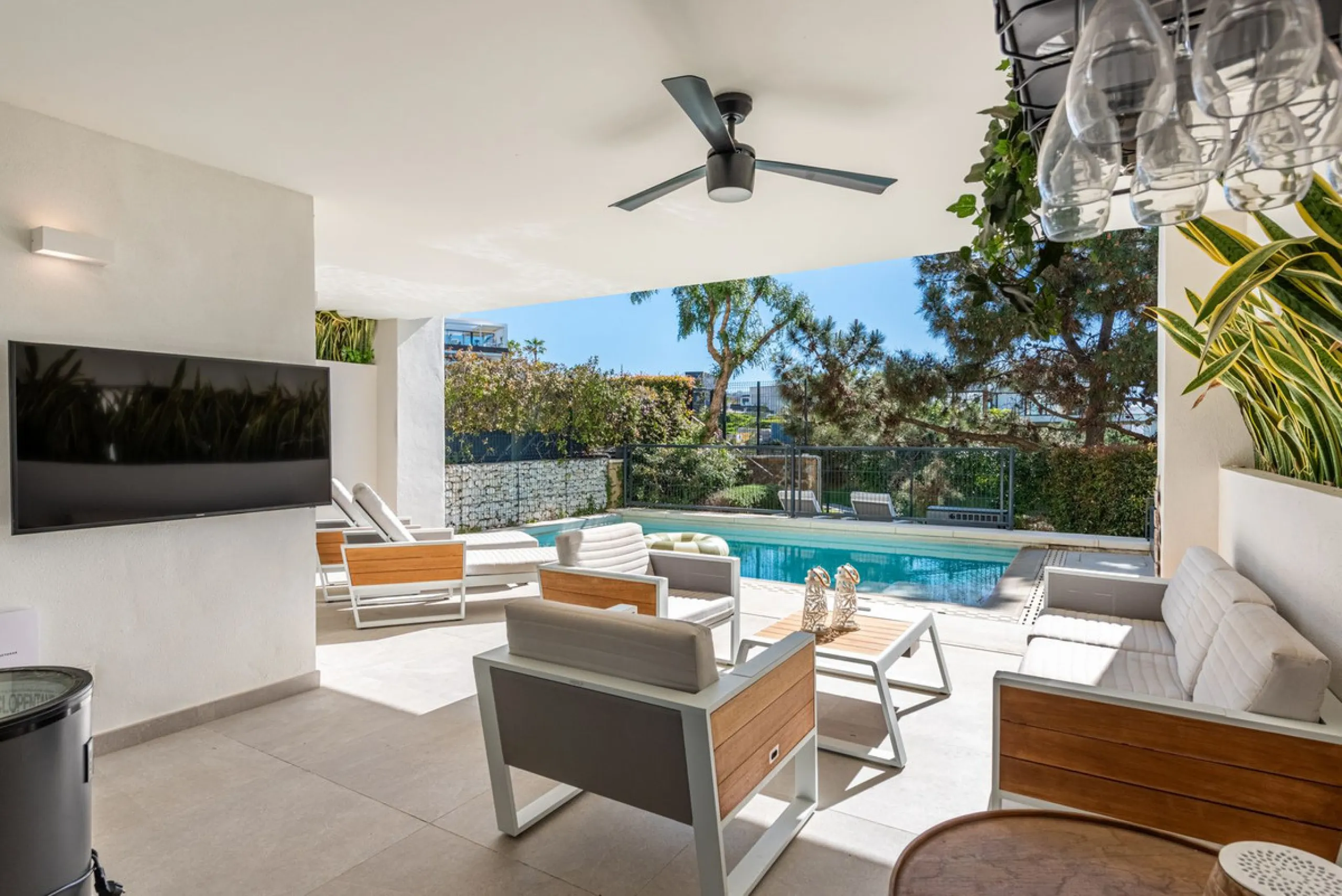 Modern and exclusive townhouse built in 2020, with a design and interior that truly make it stand out in the area.