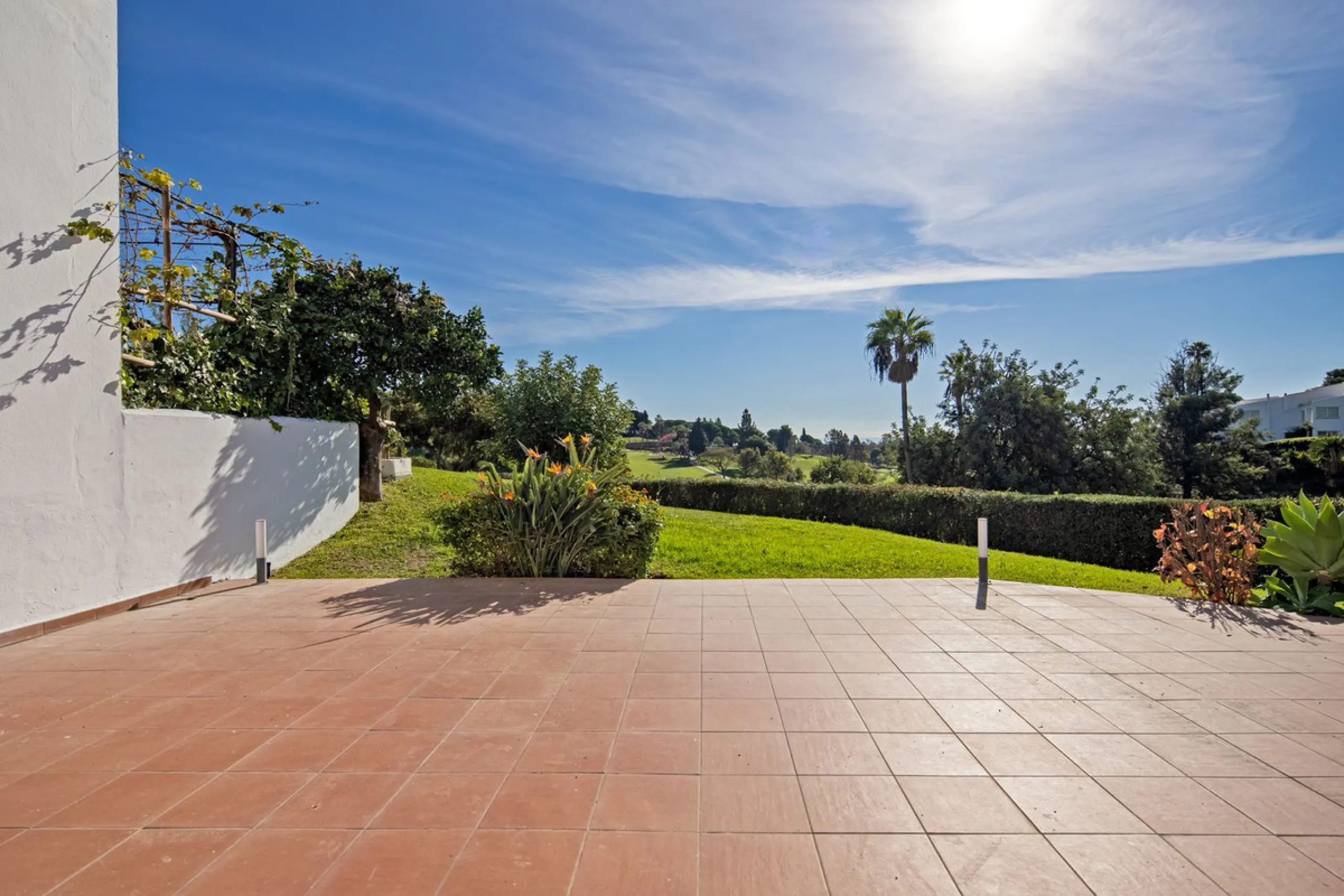 House - Semi-Detached House в продаже в Marbella, Málaga. В доме 4 спален и 4 ванных комнат. Площадь дома 141 м²
