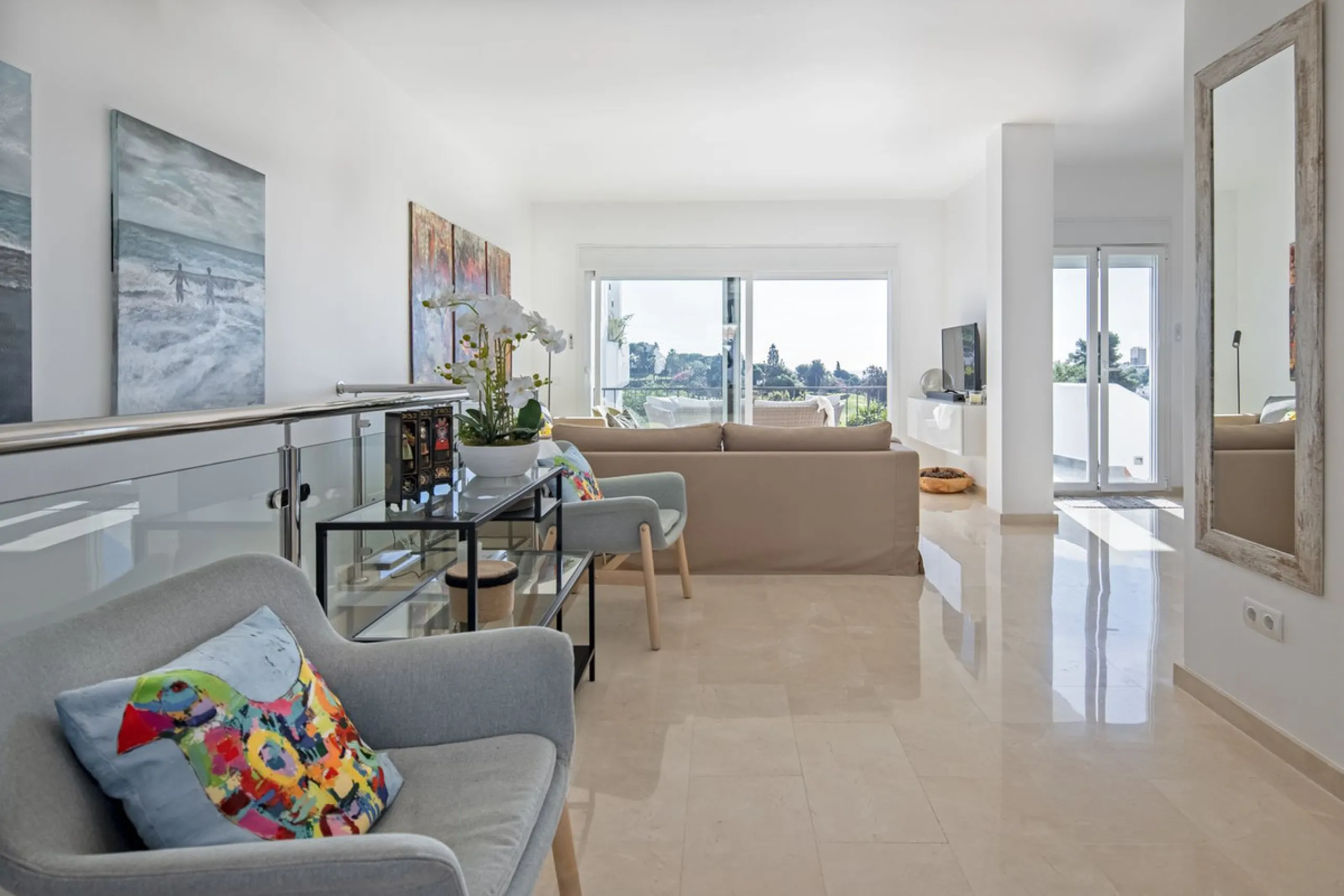 House - Semi-Detached House в продаже в Marbella, Málaga. В доме 4 спален и 4 ванных комнат. Площадь дома 141 м²