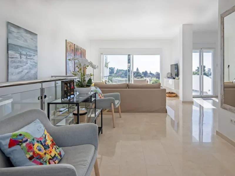 House - Semi-Detached House в продаже в Marbella, Málaga. В доме 4 спален и 4 ванных комнат. Площадь дома 141 м²