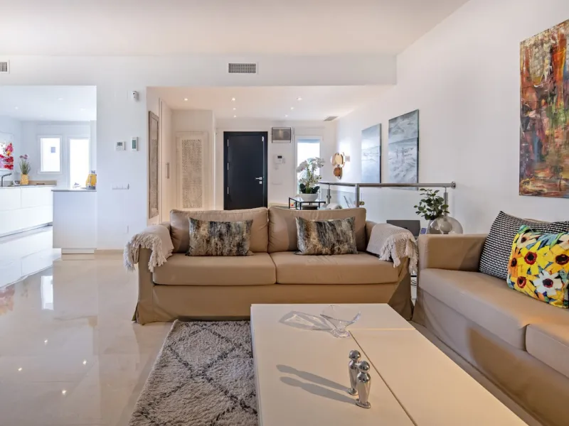 House - Semi-Detached House в продаже в Marbella, Málaga. В доме 4 спален и 4 ванных комнат. Площадь дома 141 м²