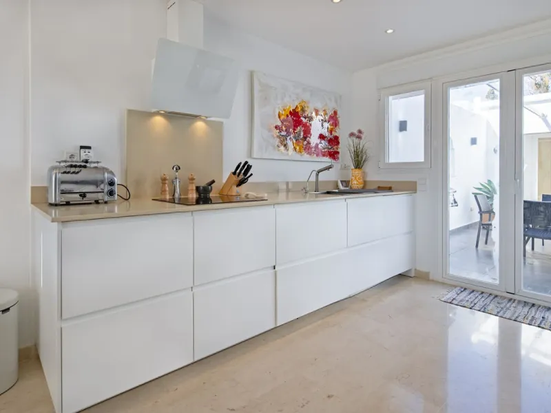 House - Semi-Detached House в продаже в Marbella, Málaga. В доме 4 спален и 4 ванных комнат. Площадь дома 141 м²