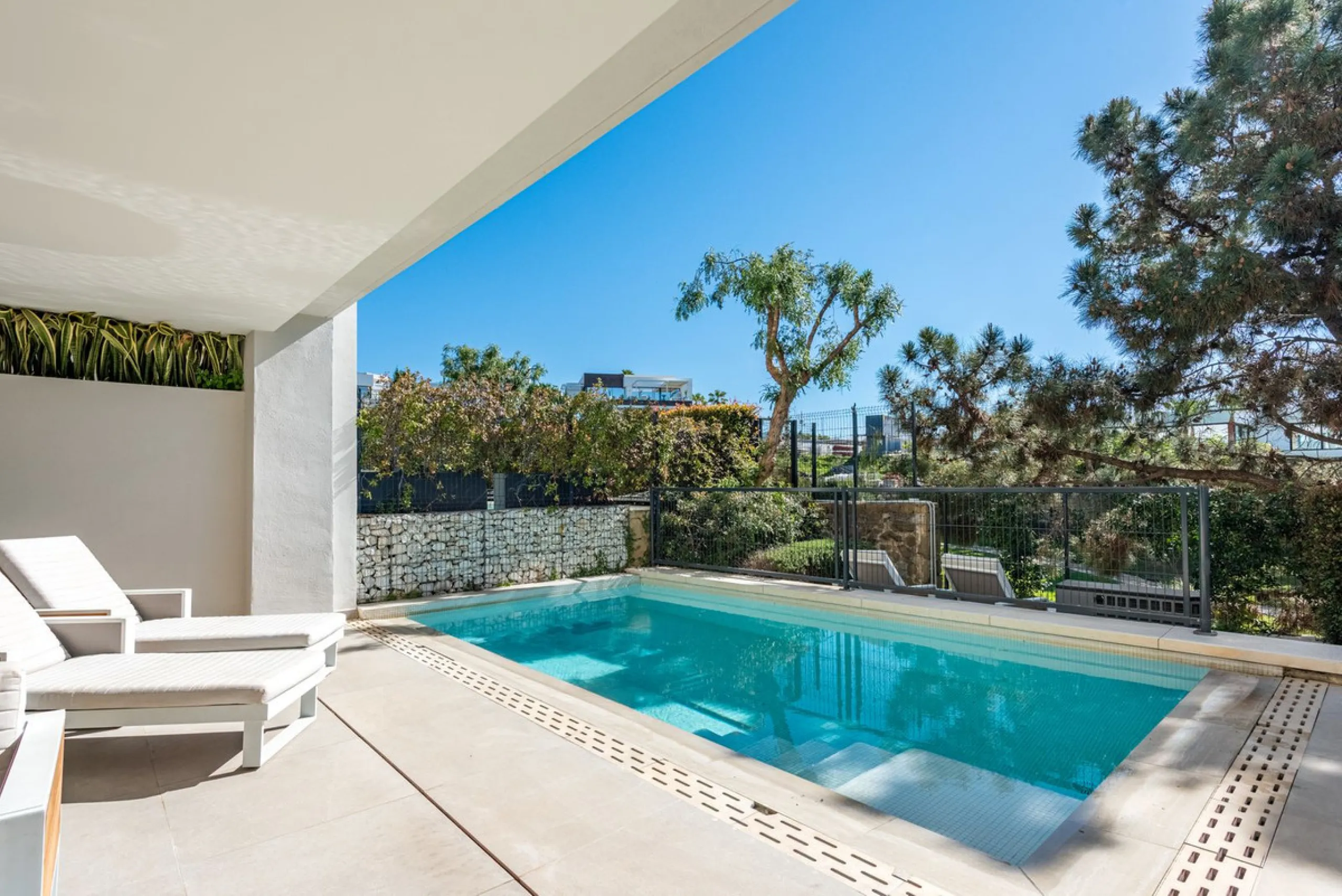 Modern and exclusive townhouse built in 2020, with a design and interior that truly make it stand out in the area.