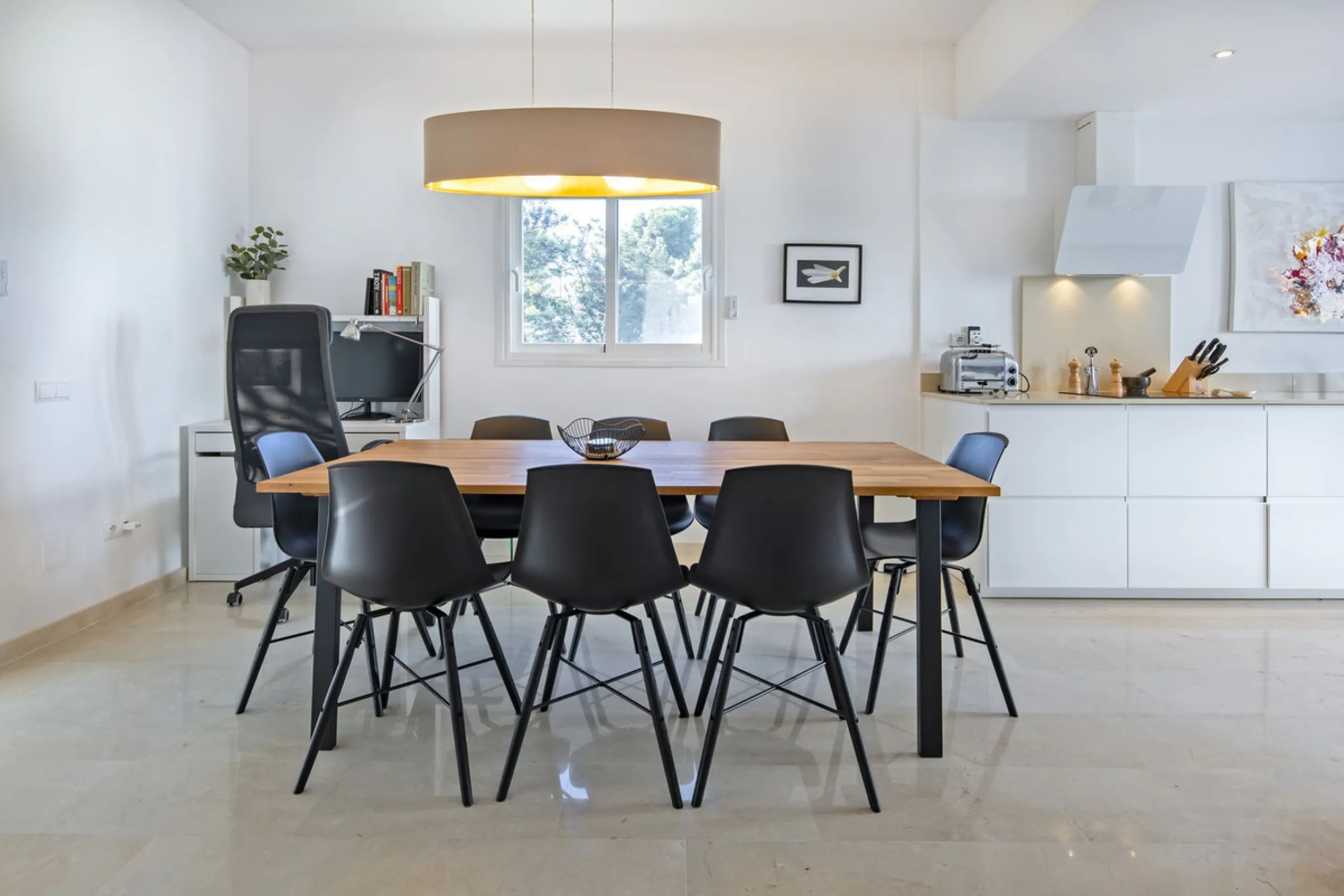 House - Semi-Detached House в продаже в Marbella, Málaga. В доме 4 спален и 4 ванных комнат. Площадь дома 141 м²