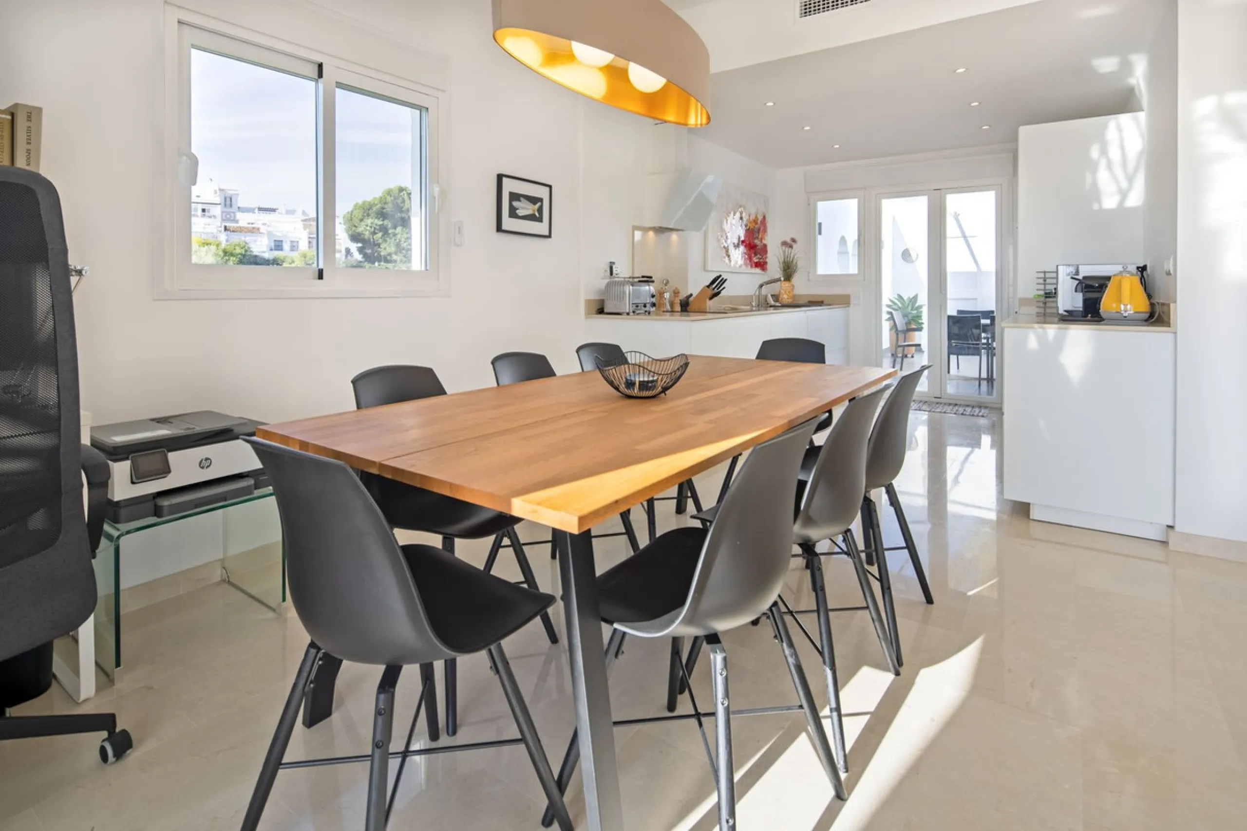 House - Semi-Detached House в продаже в Marbella, Málaga. В доме 4 спален и 4 ванных комнат. Площадь дома 141 м²