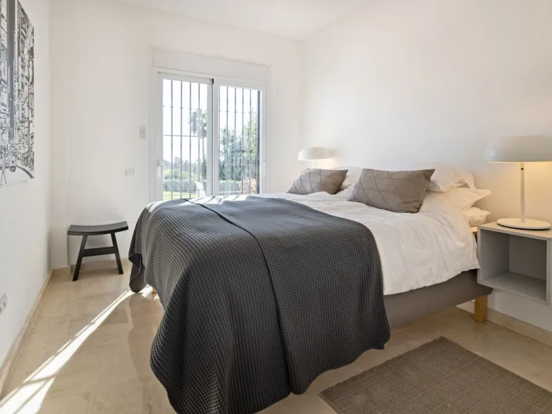 House - Semi-Detached House в продаже в Marbella, Málaga. В доме 4 спален и 4 ванных комнат. Площадь дома 141 м²
