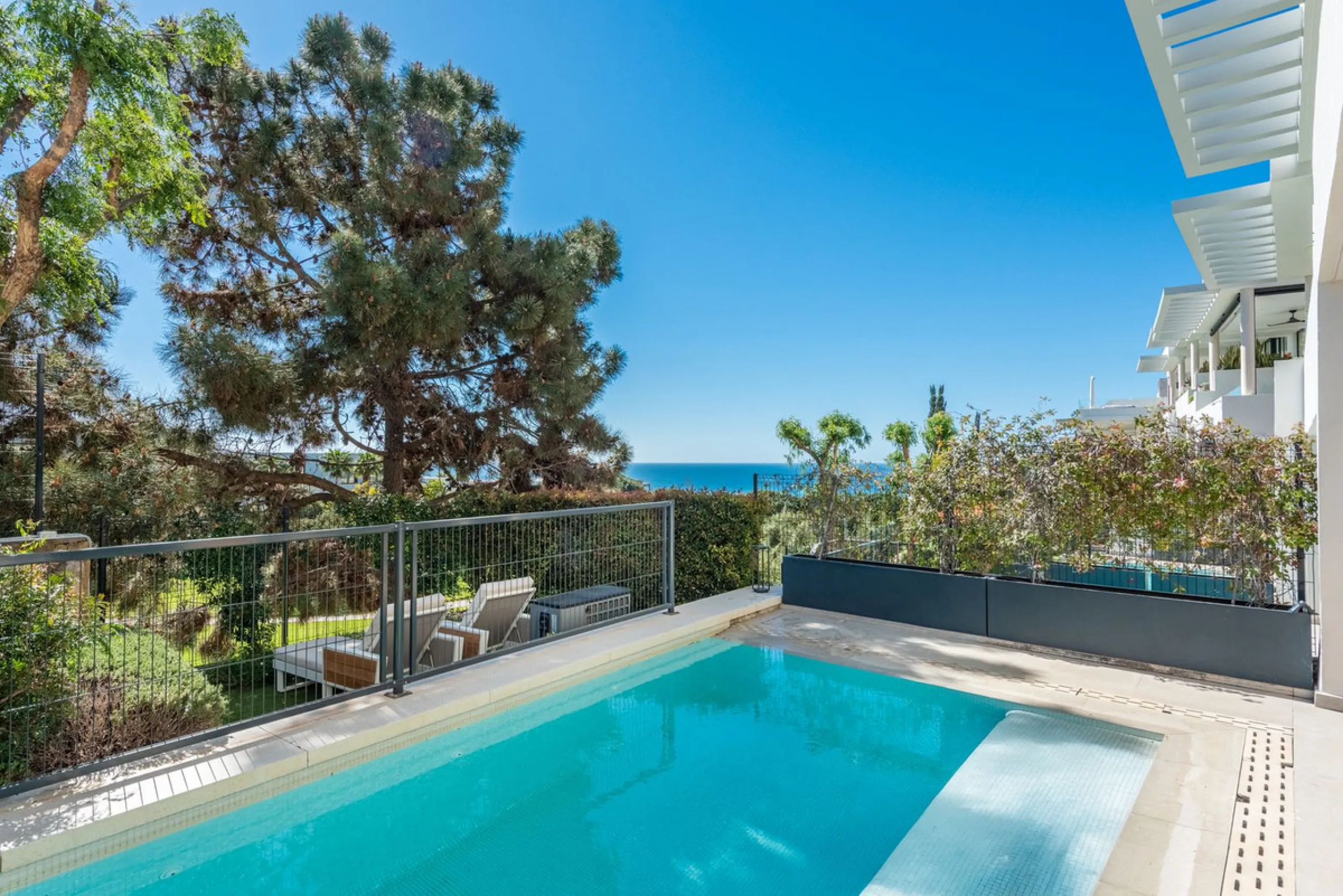Modern and exclusive townhouse built in 2020, with a design and interior that truly make it stand out in the area.