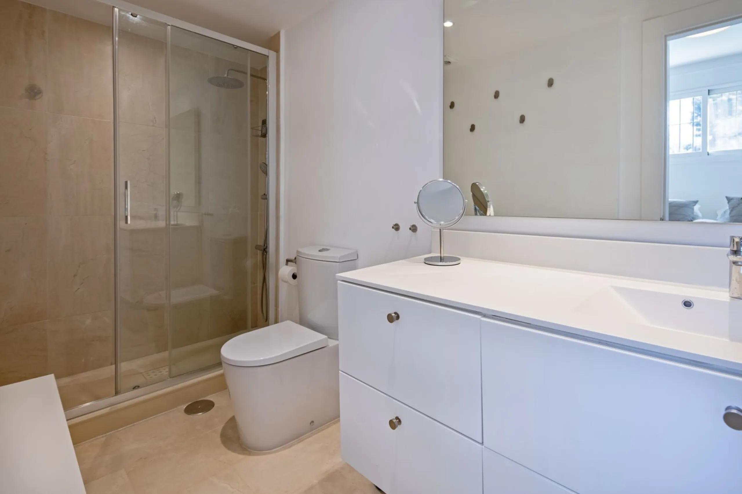 House - Semi-Detached House в продаже в Marbella, Málaga. В доме 4 спален и 4 ванных комнат. Площадь дома 141 м²