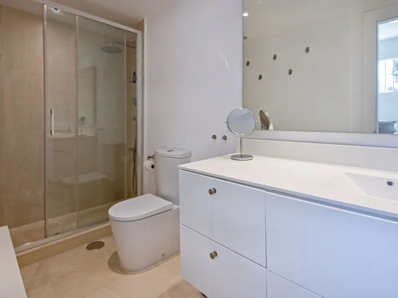 House - Semi-Detached House в продаже в Marbella, Málaga. В доме 4 спален и 4 ванных комнат. Площадь дома 141 м²