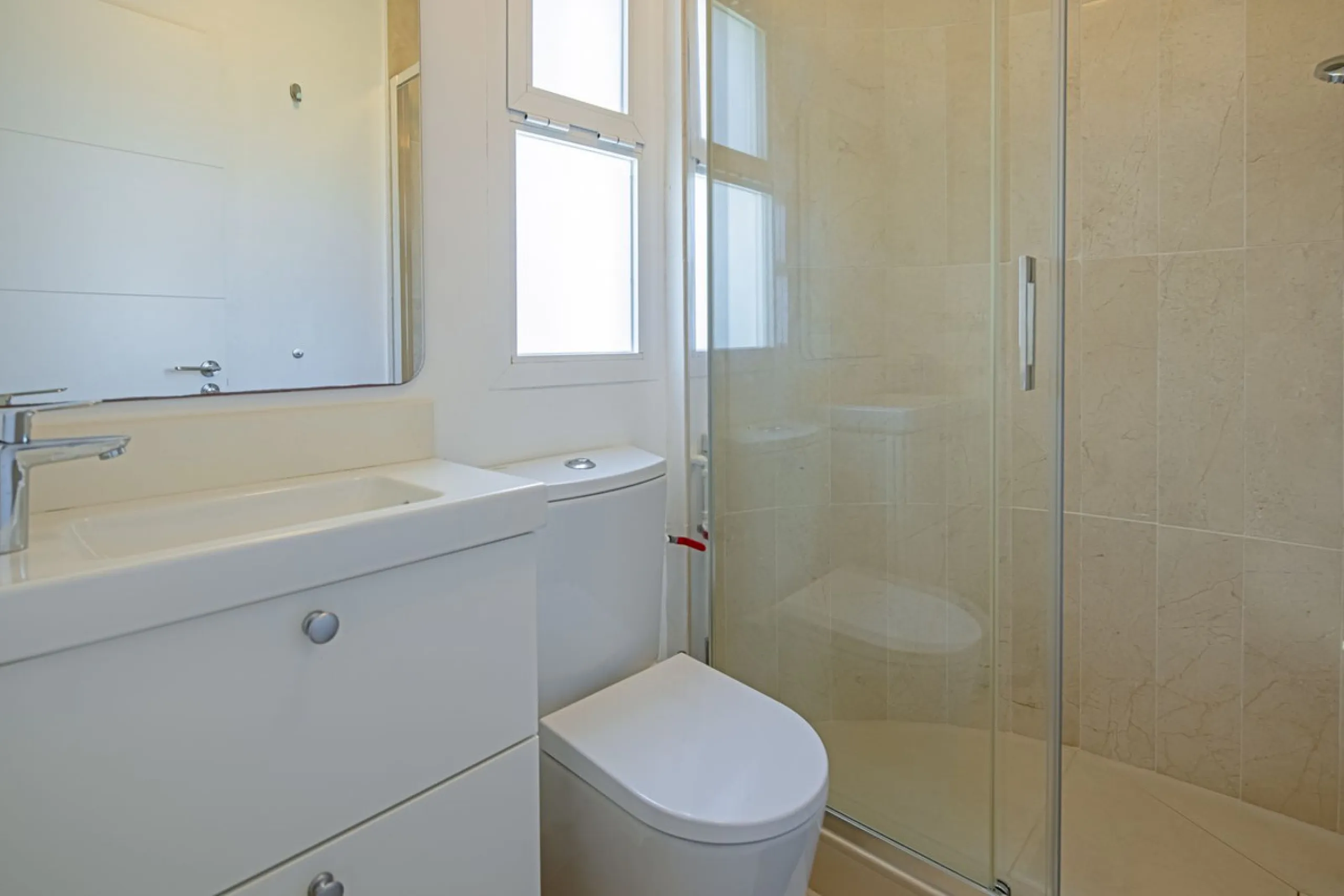 House - Semi-Detached House в продаже в Marbella, Málaga. В доме 4 спален и 4 ванных комнат. Площадь дома 141 м²