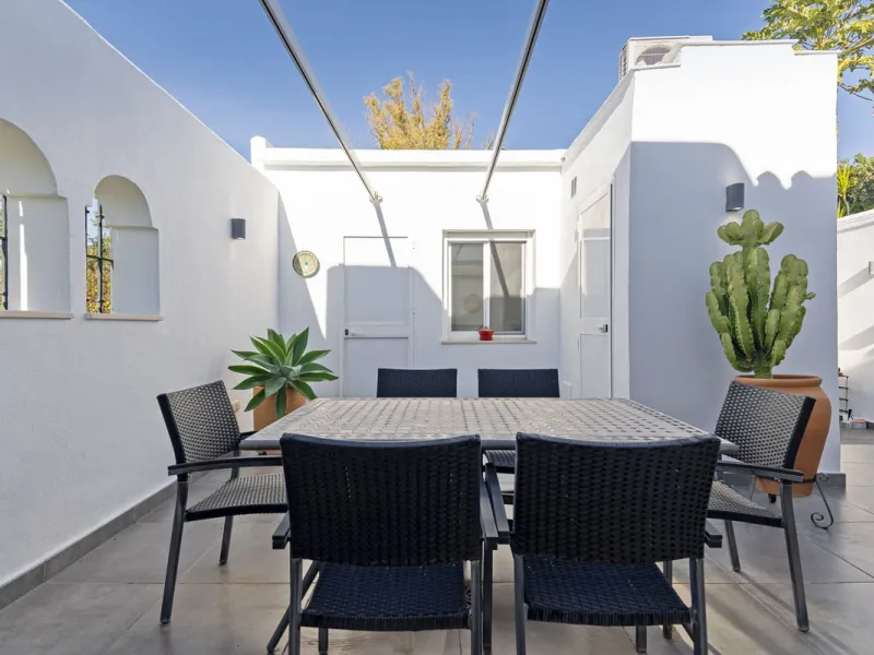 House - Semi-Detached House в продаже в Marbella, Málaga. В доме 4 спален и 4 ванных комнат. Площадь дома 141 м²