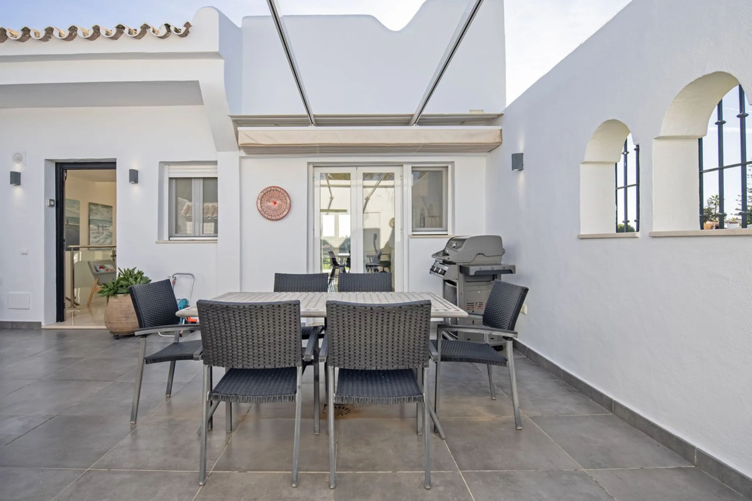 House - Semi-Detached House в продаже в Marbella, Málaga. В доме 4 спален и 4 ванных комнат. Площадь дома 141 м²