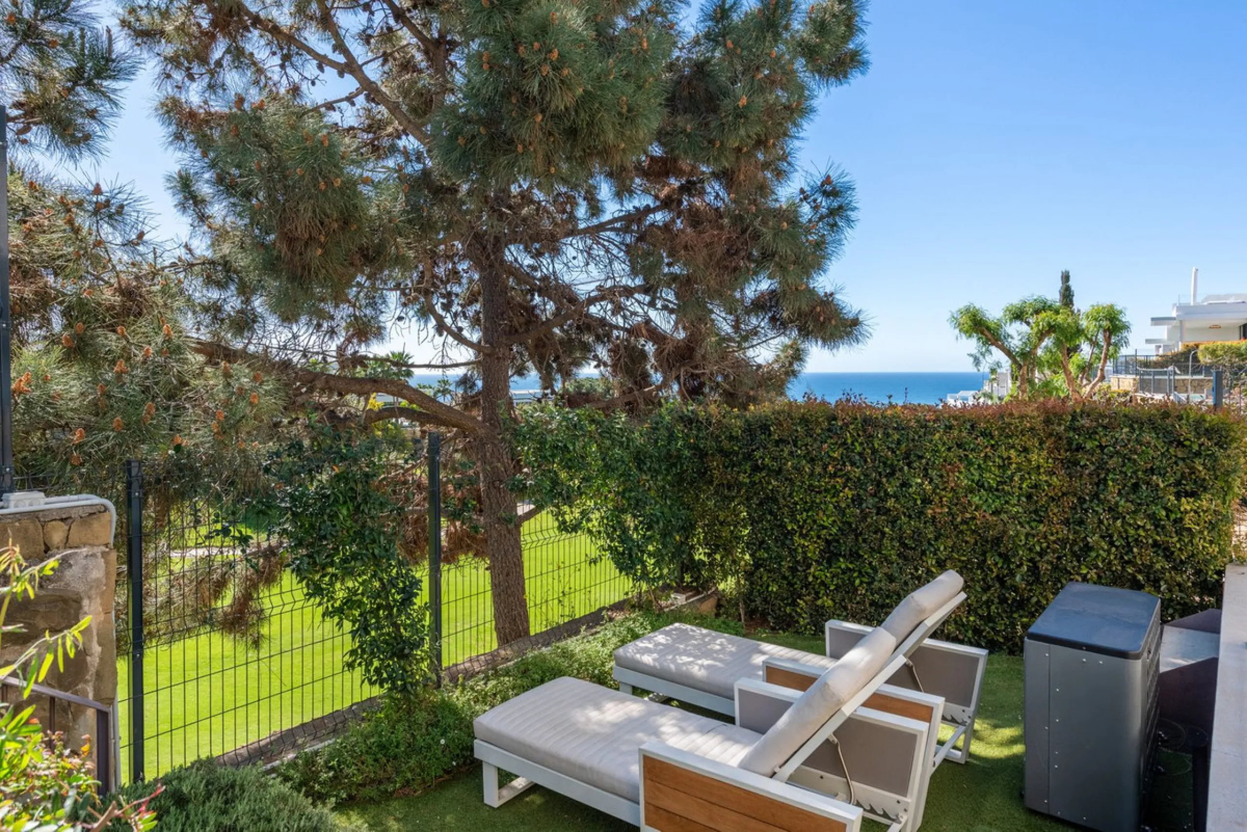 Modern and exclusive townhouse built in 2020, with a design and interior that truly make it stand out in the area.