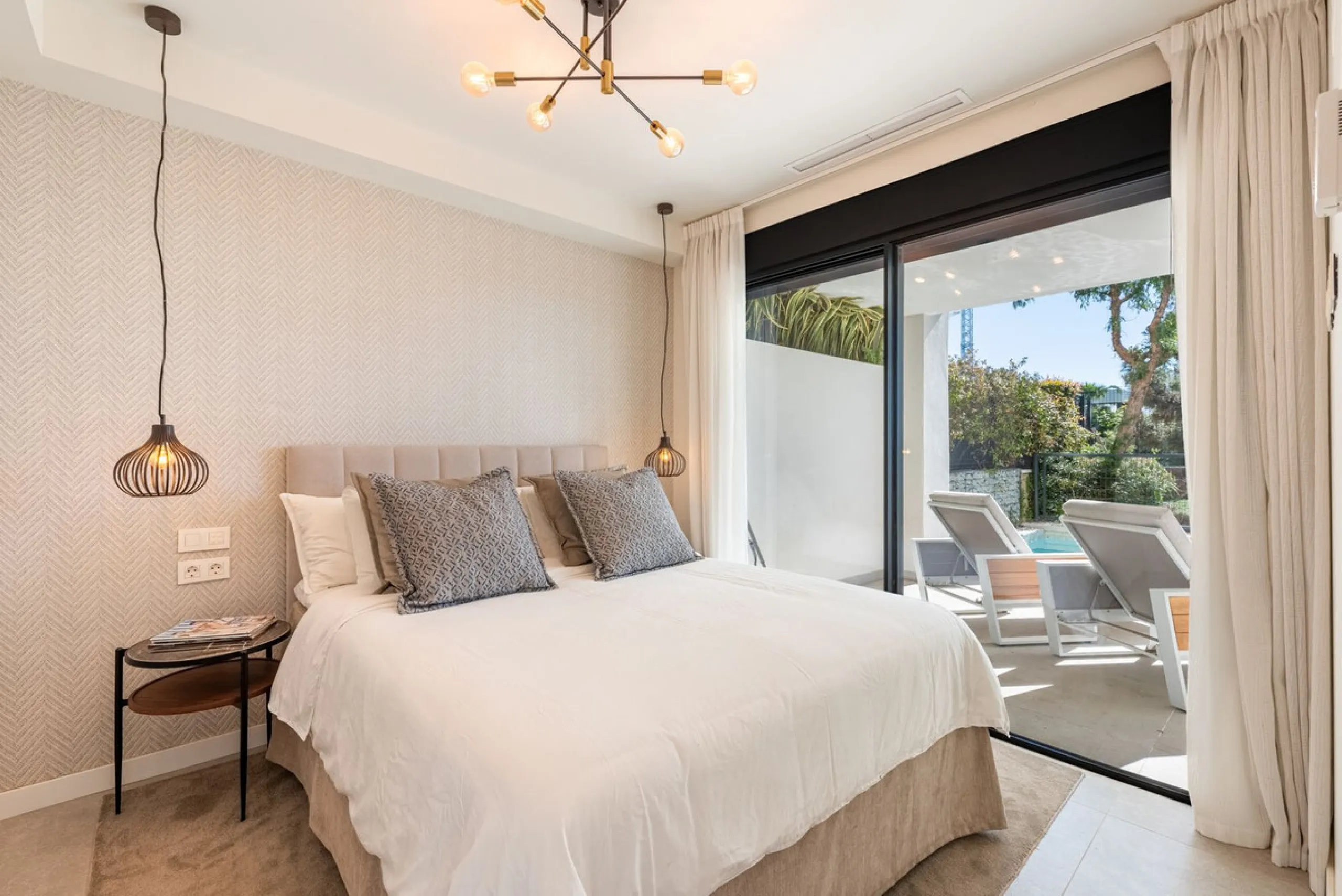 Modern and exclusive townhouse built in 2020, with a design and interior that truly make it stand out in the area.
