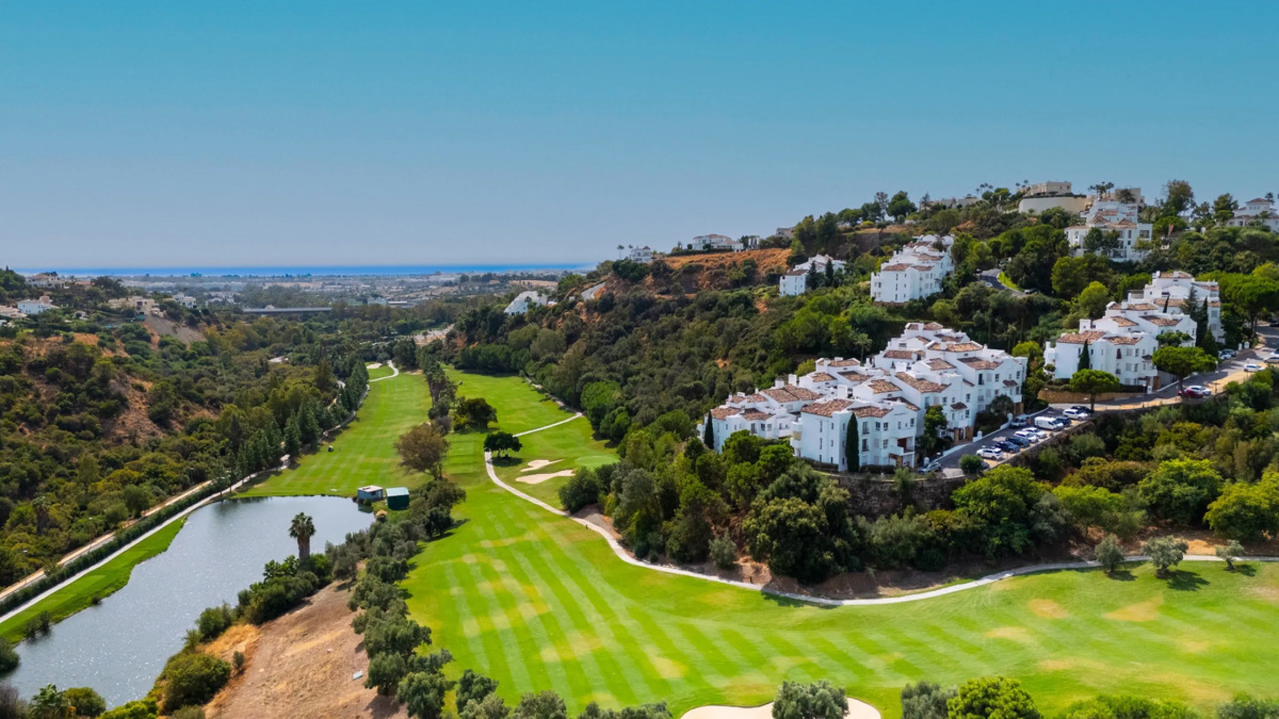 This apartment is a modern two-bedroom, two-bathroom home set in a private gated community in La Quinta. Surrounded by a renowned golf course and mountain views, the property offers peace and privacy while being only a short drive to Marbella. The apartme