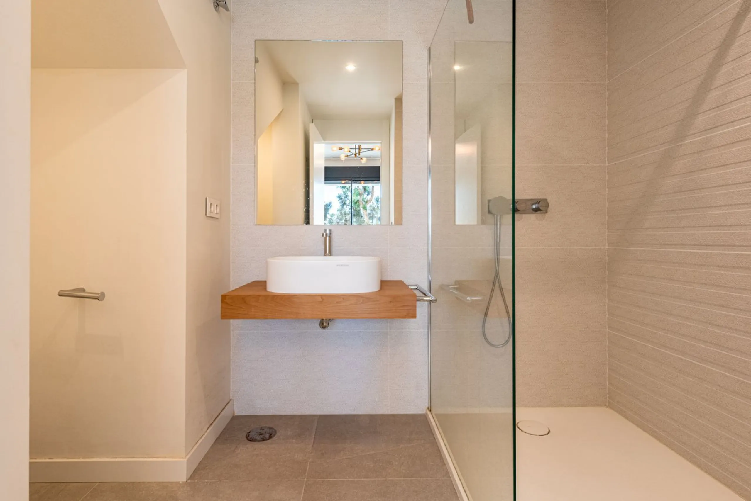 Modern and exclusive townhouse built in 2020, with a design and interior that truly make it stand out in the area.