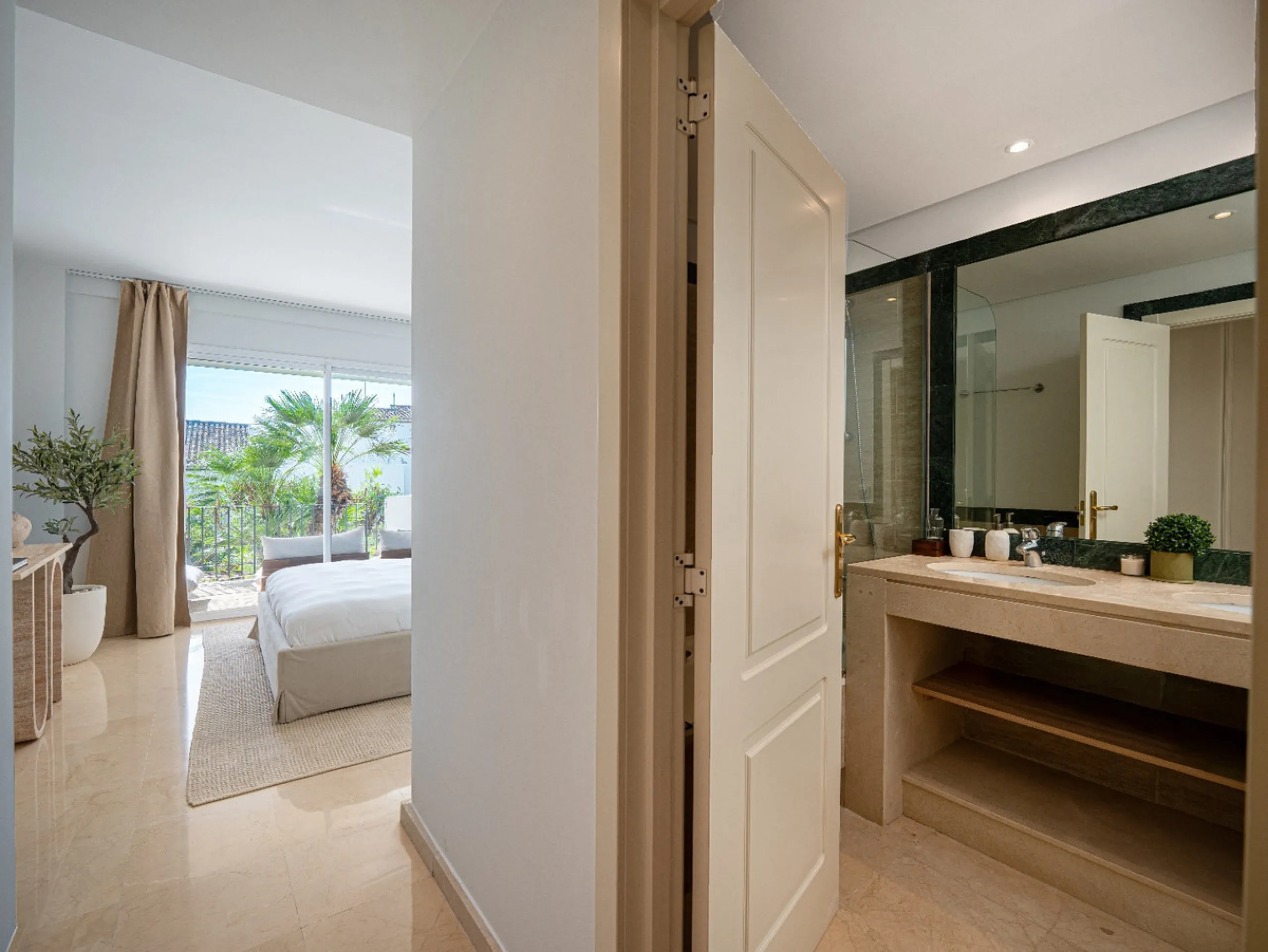 This apartment is a modern two-bedroom, two-bathroom home set in a private gated community in La Quinta. Surrounded by a renowned golf course and mountain views, the property offers peace and privacy while being only a short drive to Marbella. The apartme