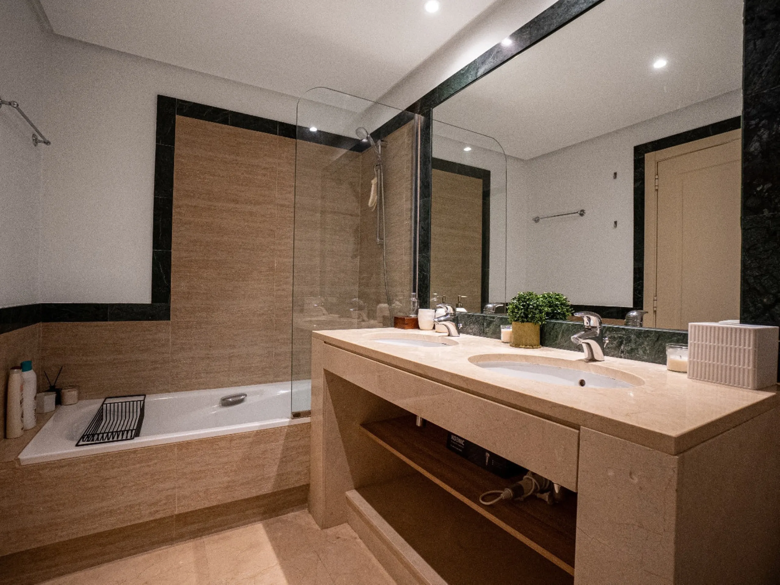 This apartment is a modern two-bedroom, two-bathroom home set in a private gated community in La Quinta. Surrounded by a renowned golf course and mountain views, the property offers peace and privacy while being only a short drive to Marbella. The apartme