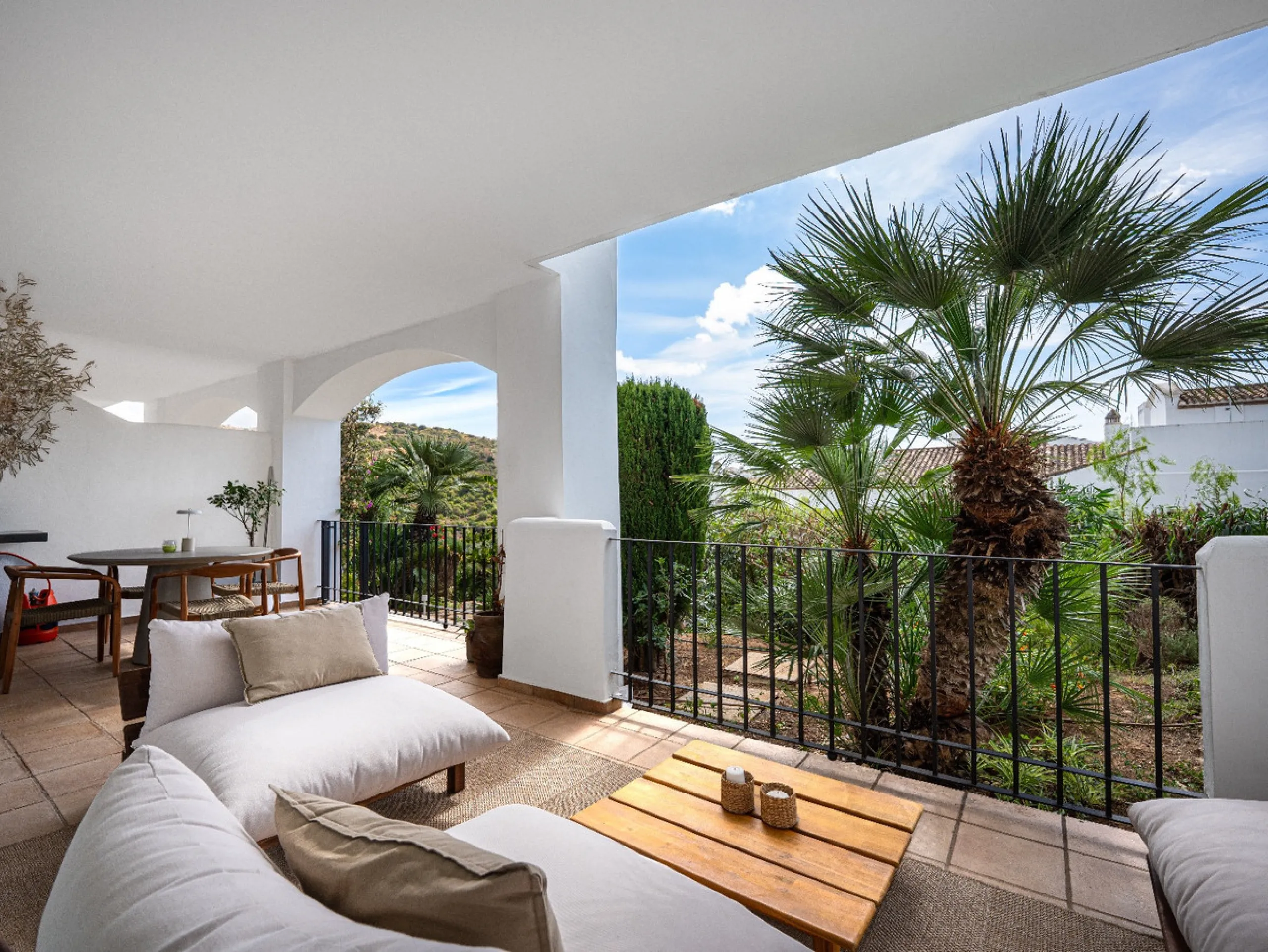 This apartment is a modern two-bedroom, two-bathroom home set in a private gated community in La Quinta. Surrounded by a renowned golf course and mountain views, the property offers peace and privacy while being only a short drive to Marbella. The apartme
